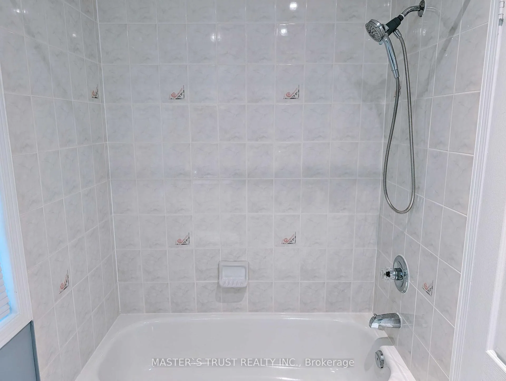 Photo 10 of 23 Bethune Way, Markham, Milliken Mills East — HOMEH