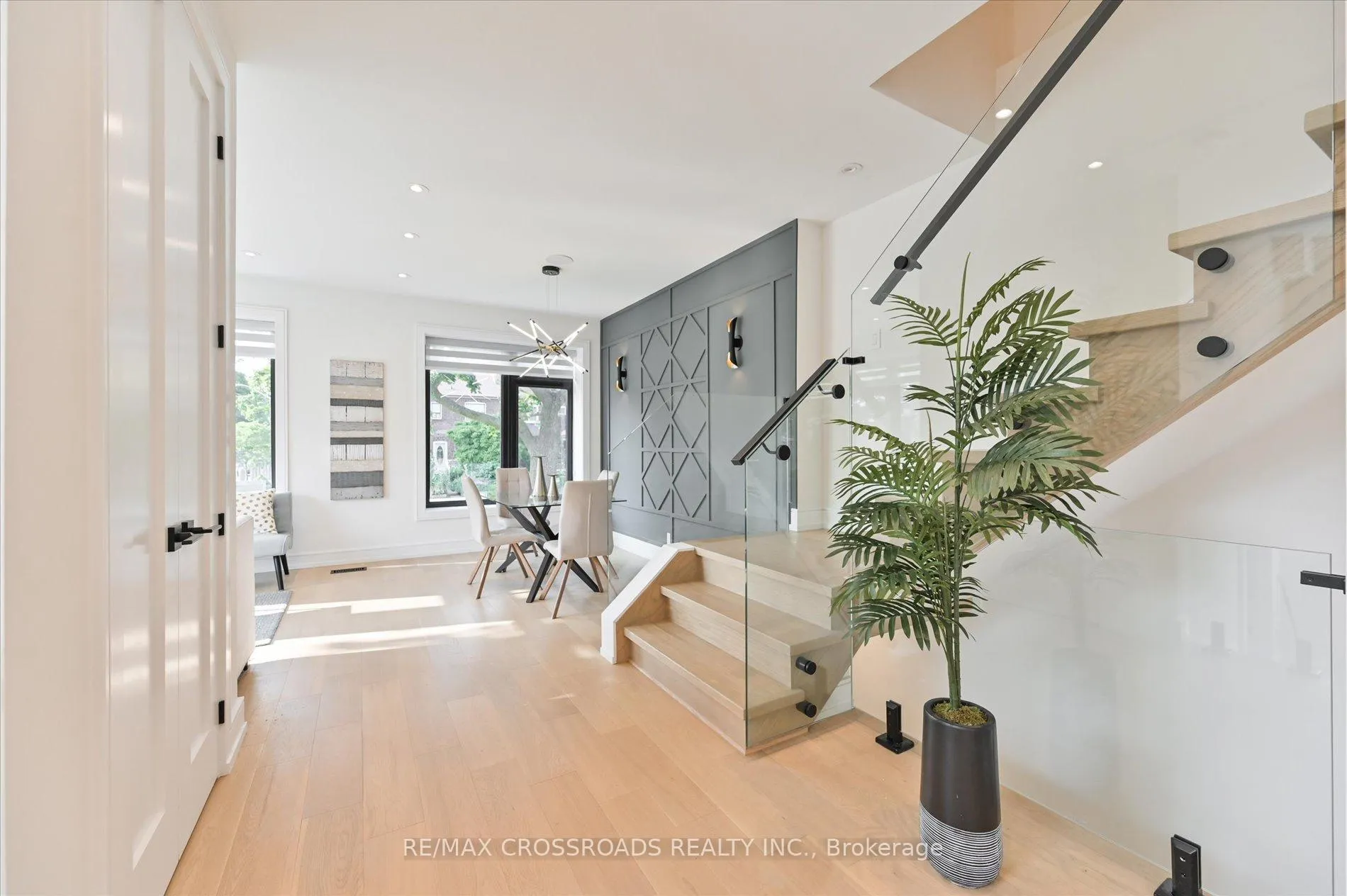Photo 4 of 157 O'connor Drive, Toronto, East York — HOMEH