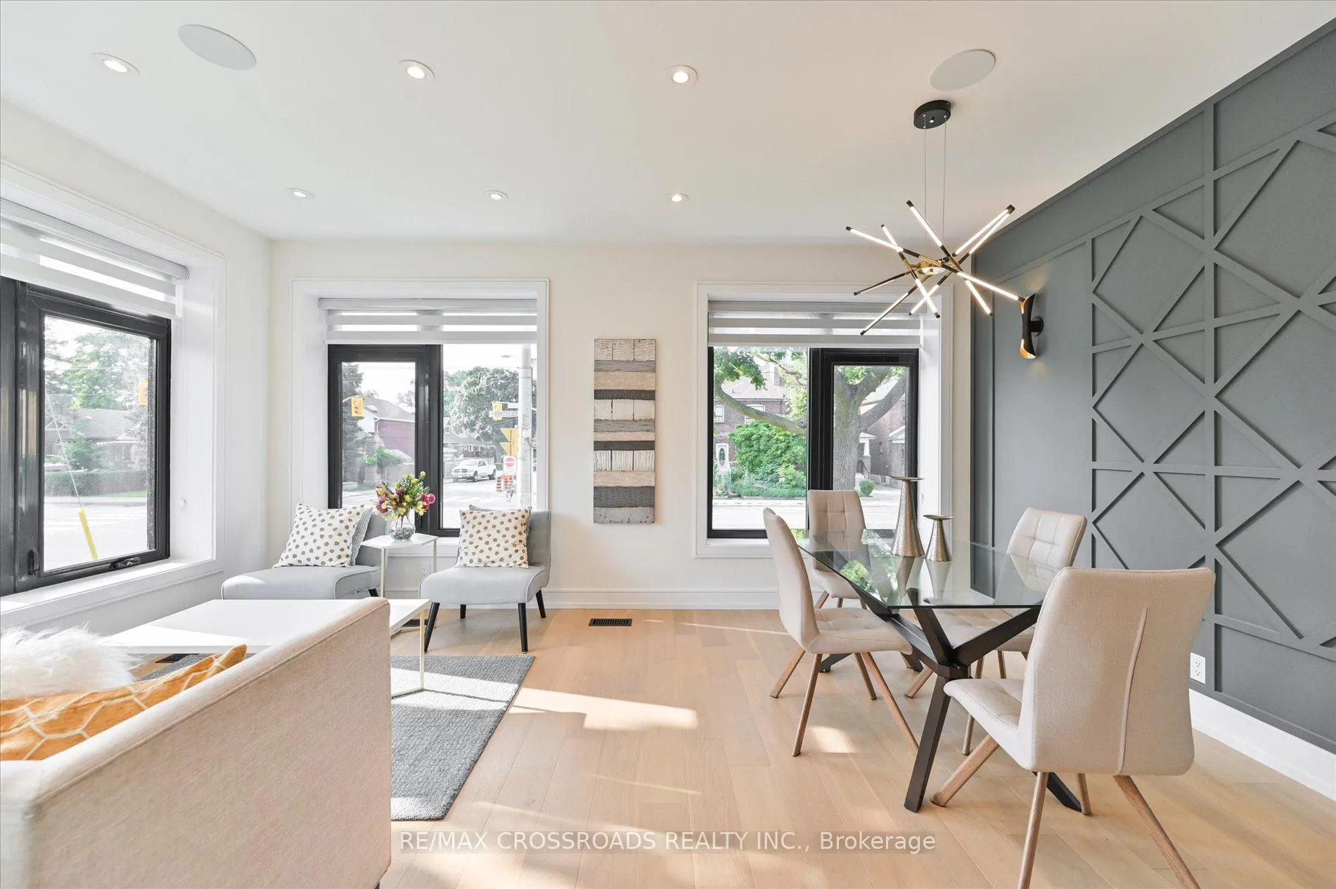 Photo 5 of 157 O'connor Drive, Toronto, East York — HOMEH