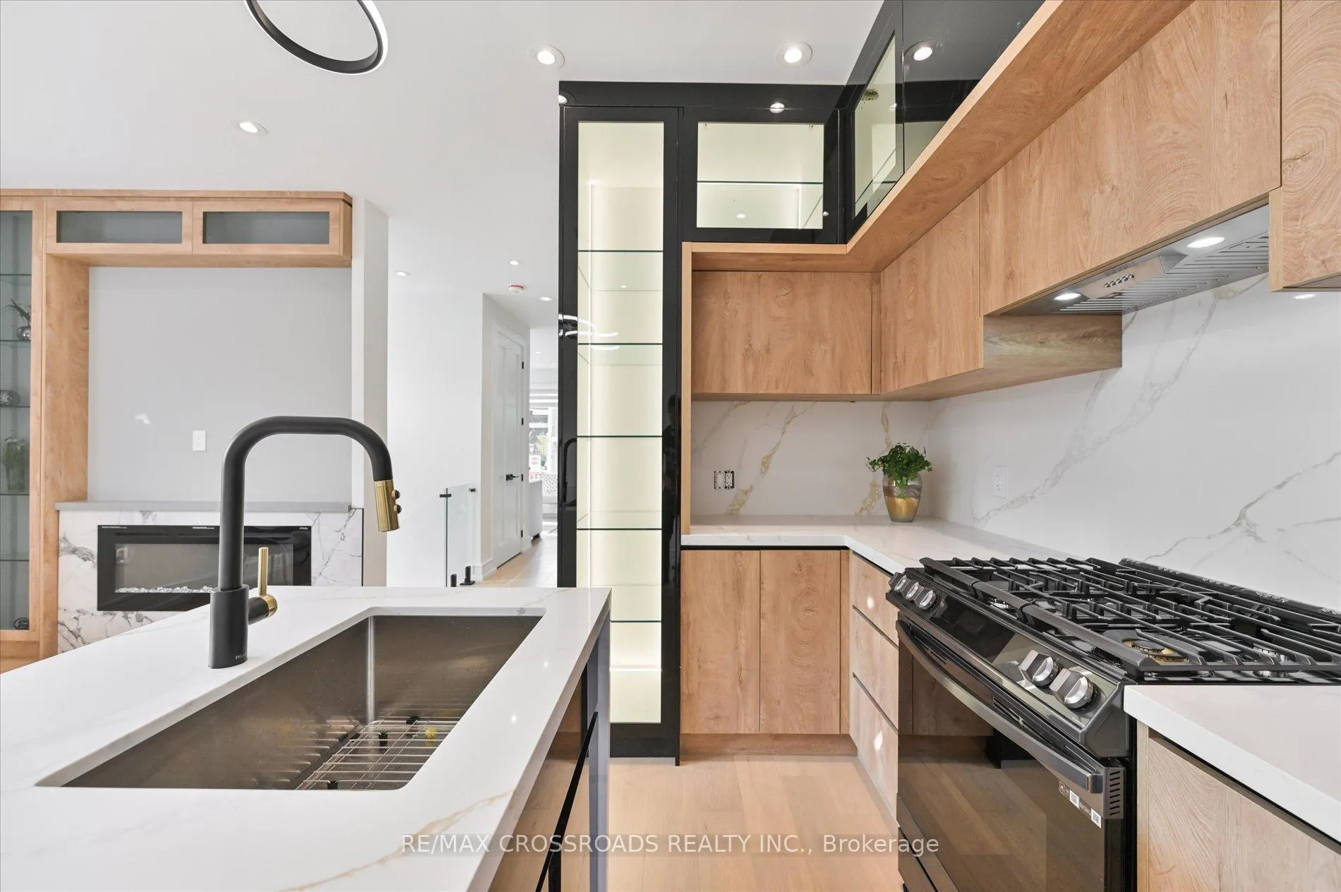 Photo 10 of 157 O'connor Drive, Toronto, East York — HOMEH