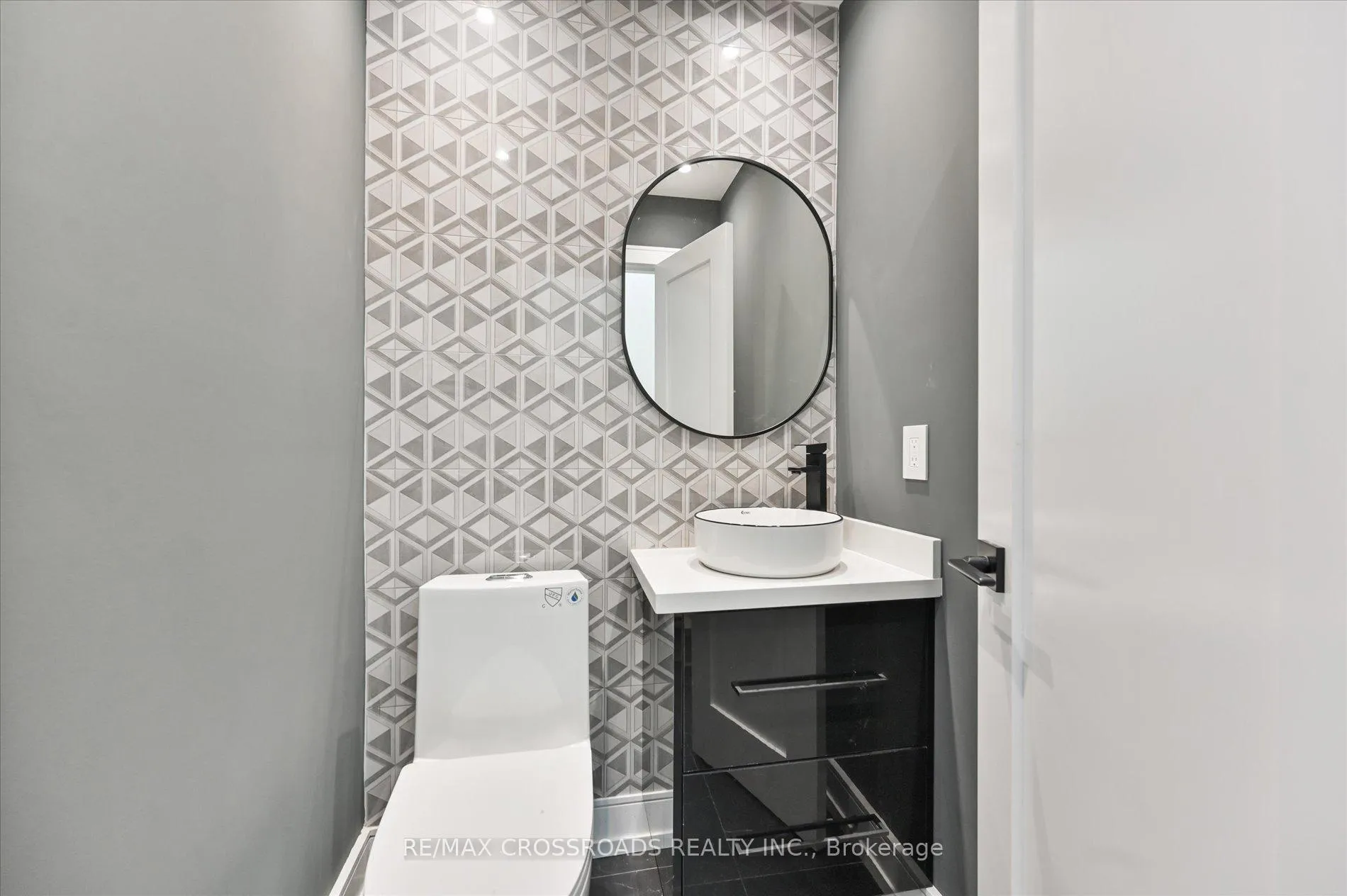 Photo 13 of 157 O'connor Drive, Toronto, East York — HOMEH