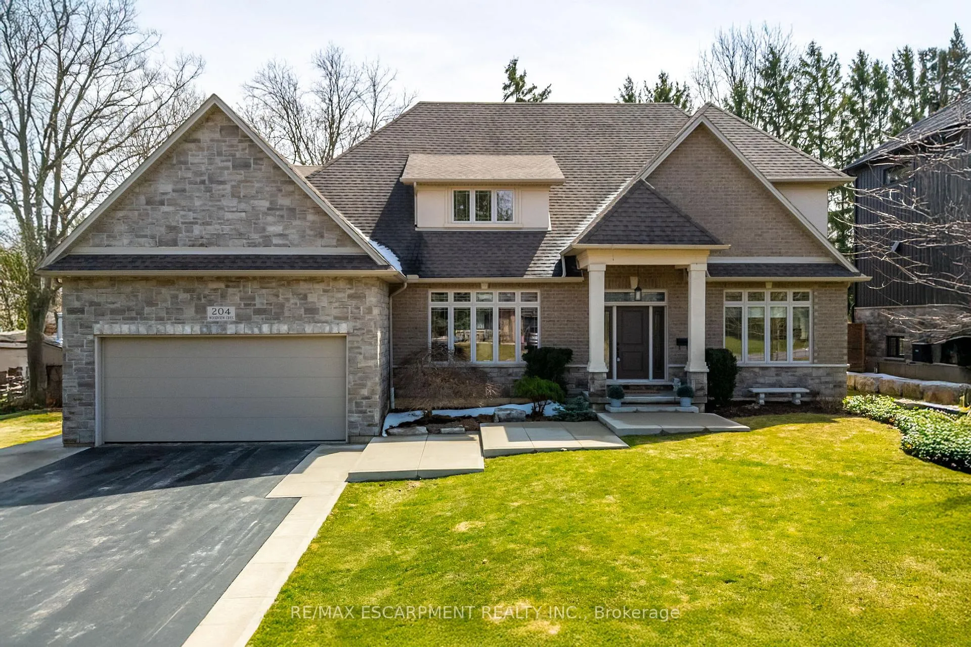 Photo 1 of 204 Woodview Crescent, Hamilton, Ancaster — HOMEH