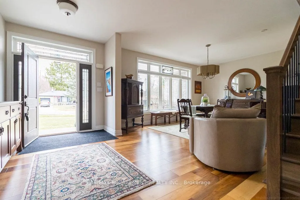 Photo 4 of 204 Woodview Crescent, Hamilton, Ancaster — HOMEH