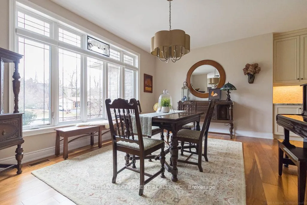 Photo 5 of 204 Woodview Crescent, Hamilton, Ancaster — HOMEH