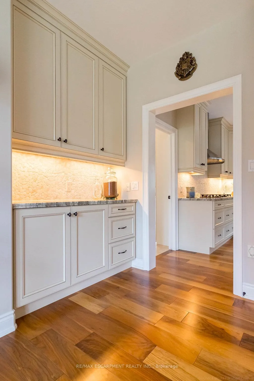Photo 8 of 204 Woodview Crescent, Hamilton, Ancaster — HOMEH