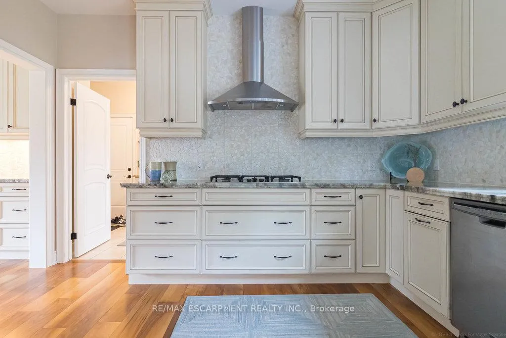 Photo 9 of 204 Woodview Crescent, Hamilton, Ancaster — HOMEH