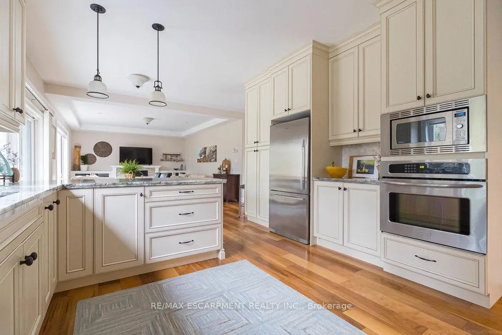 Photo 12 of 204 Woodview Crescent, Hamilton, Ancaster — HOMEH