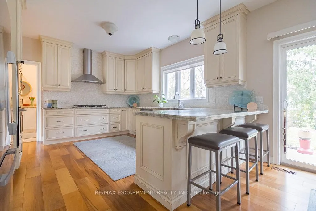 Photo 14 of 204 Woodview Crescent, Hamilton, Ancaster — HOMEH