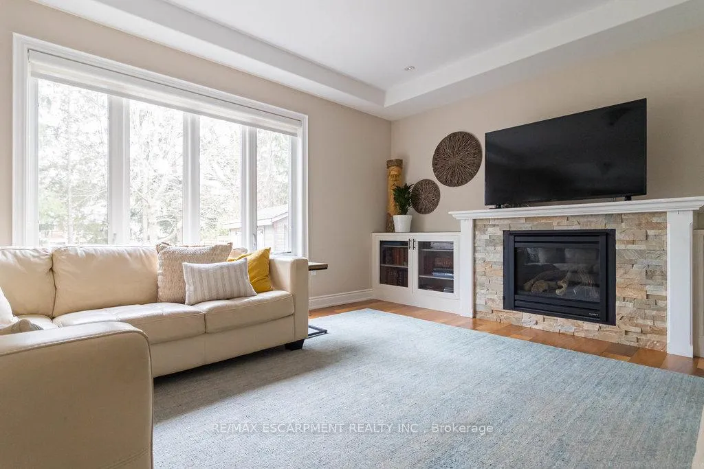 Photo 17 of 204 Woodview Crescent, Hamilton, Ancaster — HOMEH