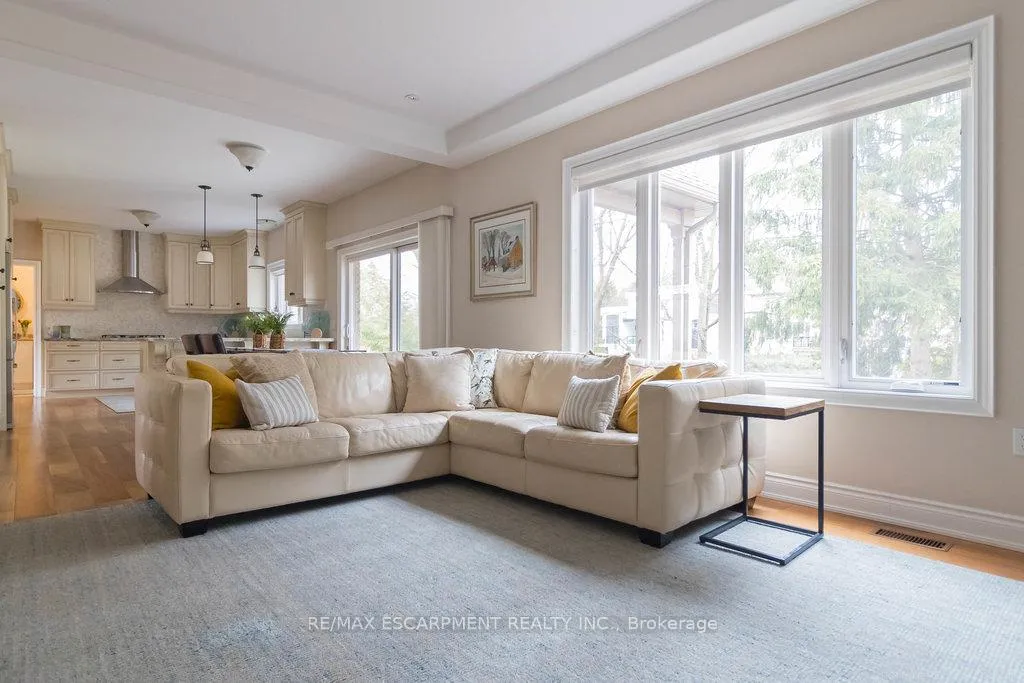 Photo 19 of 204 Woodview Crescent, Hamilton, Ancaster — HOMEH