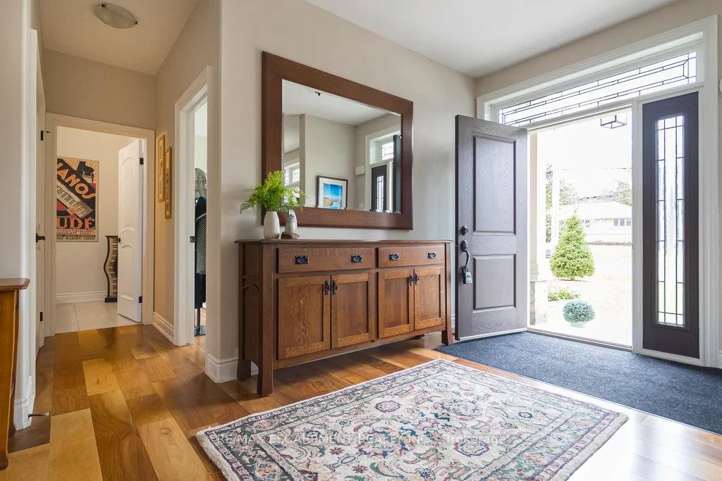 Photo 20 of 204 Woodview Crescent, Hamilton, Ancaster — HOMEH