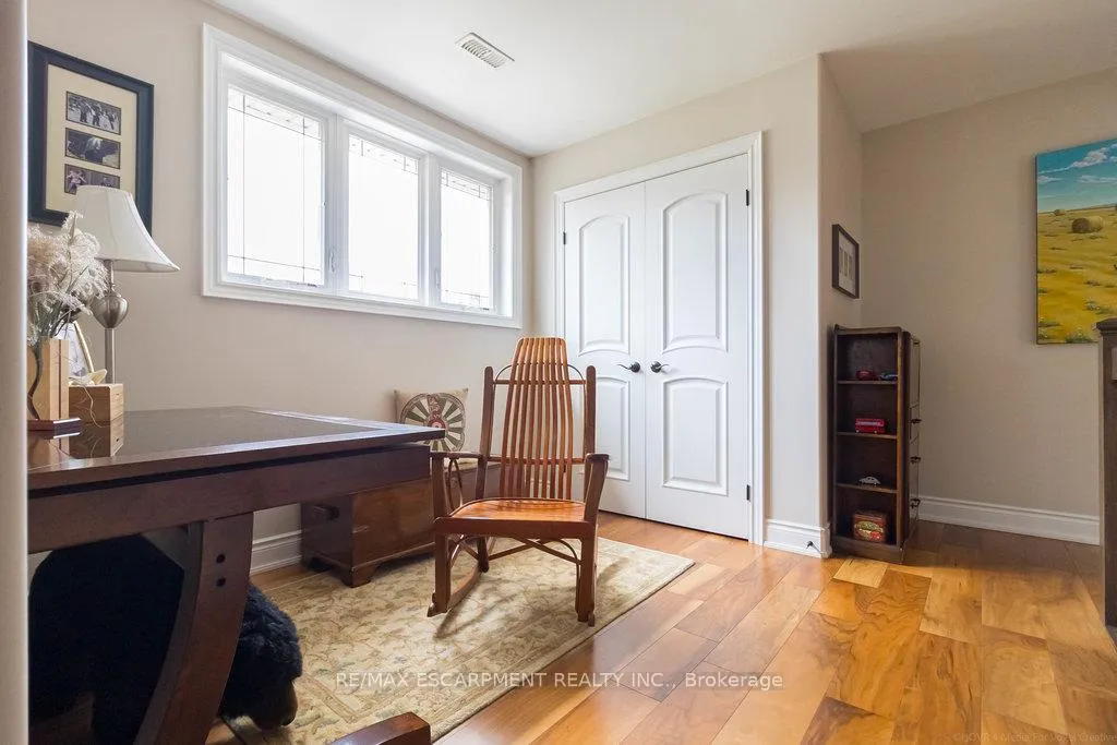 Photo 25 of 204 Woodview Crescent, Hamilton, Ancaster — HOMEH