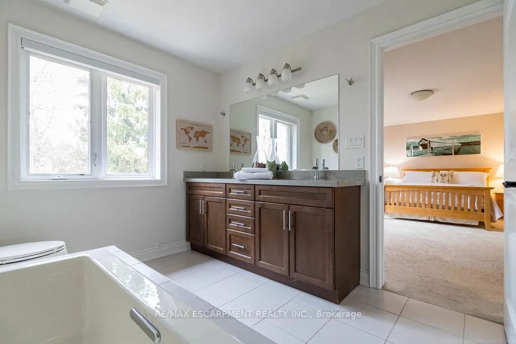 Photo 31 of 204 Woodview Crescent, Hamilton, Ancaster — HOMEH