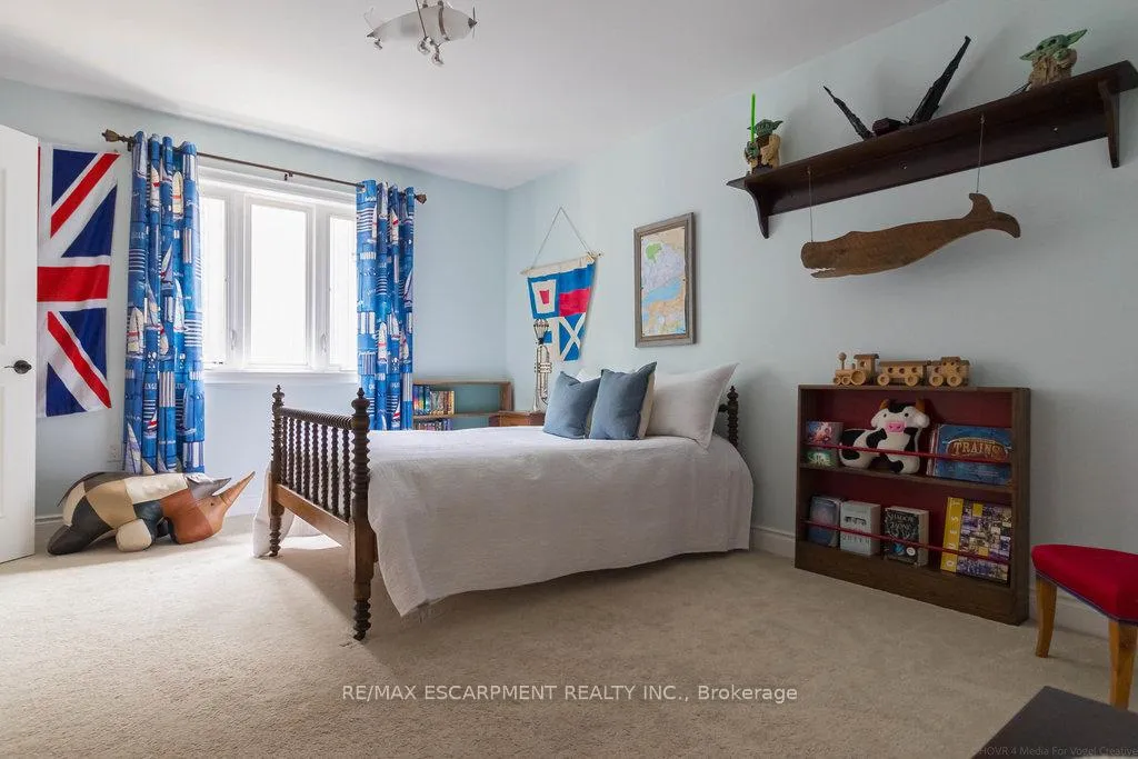 Photo 32 of 204 Woodview Crescent, Hamilton, Ancaster — HOMEH