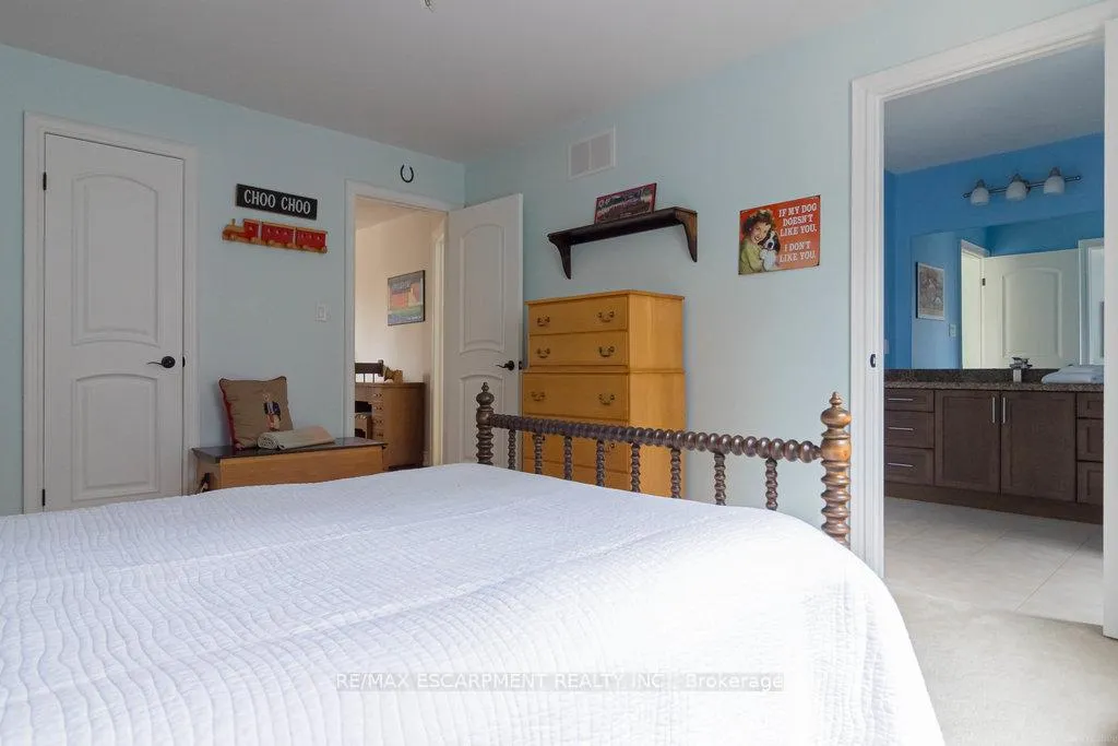 Photo 34 of 204 Woodview Crescent, Hamilton, Ancaster — HOMEH