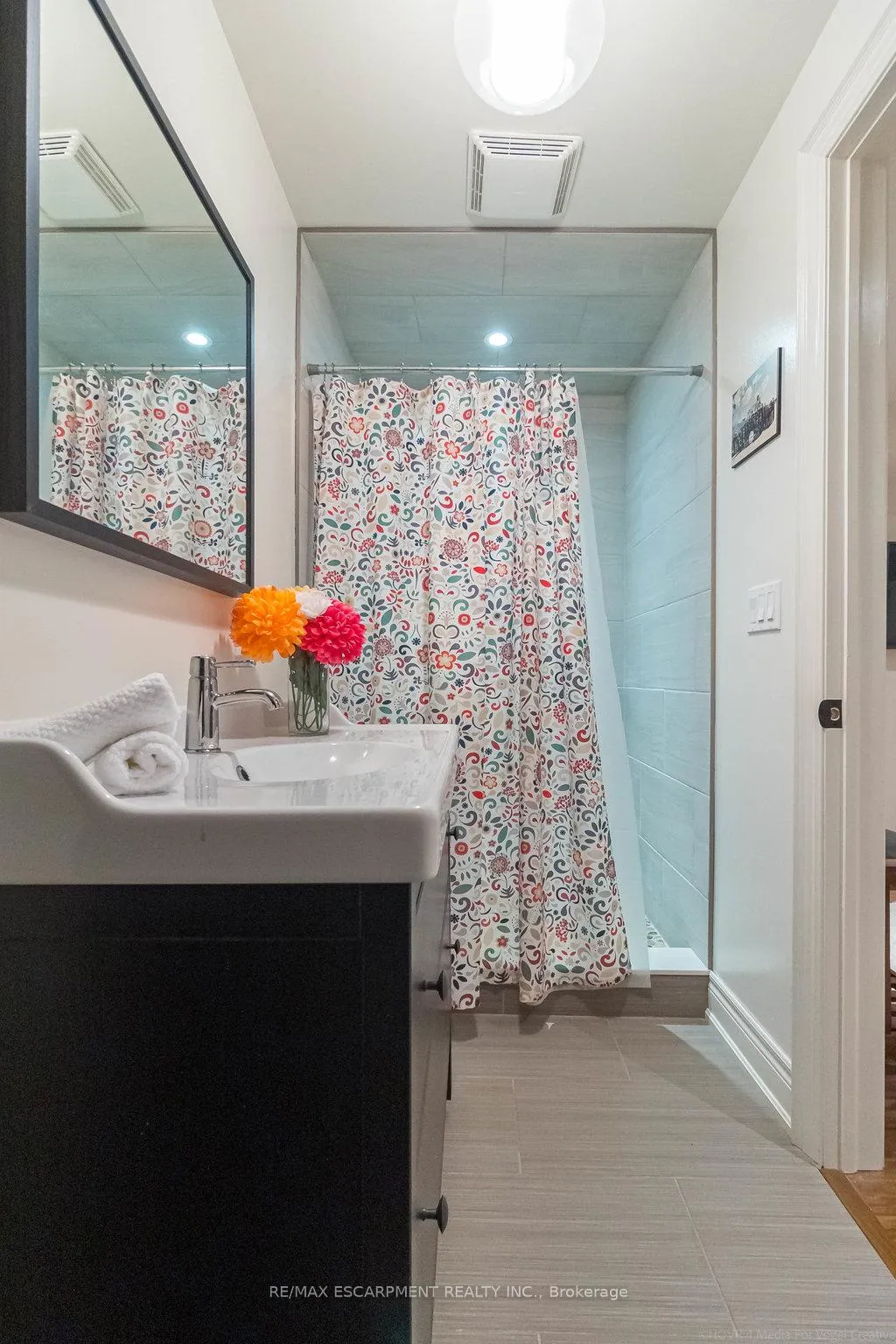 Photo 42 of 204 Woodview Crescent, Hamilton, Ancaster — HOMEH