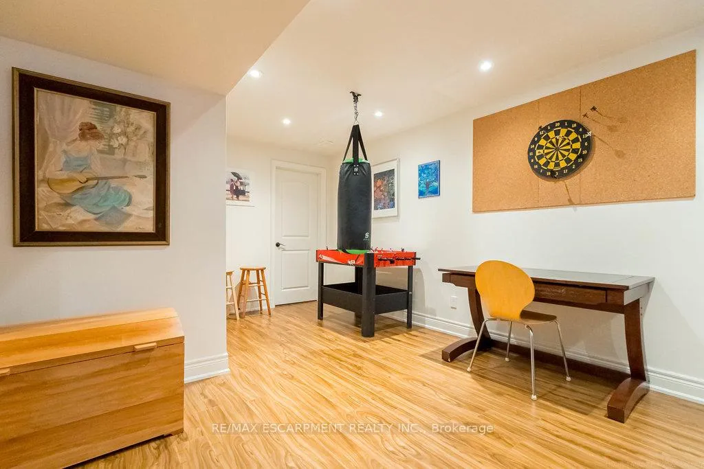 Photo 45 of 204 Woodview Crescent, Hamilton, Ancaster — HOMEH