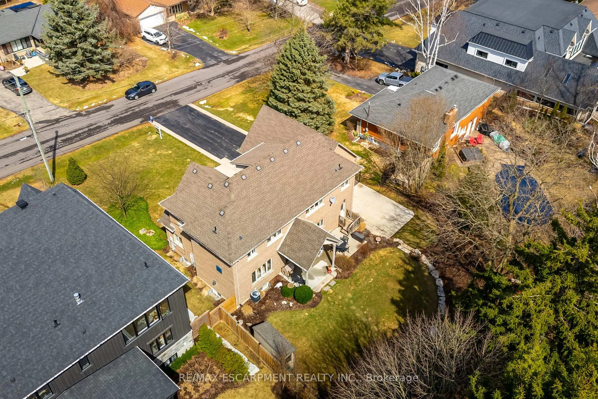 Photo 50 of 204 Woodview Crescent, Hamilton, Ancaster — HOMEH