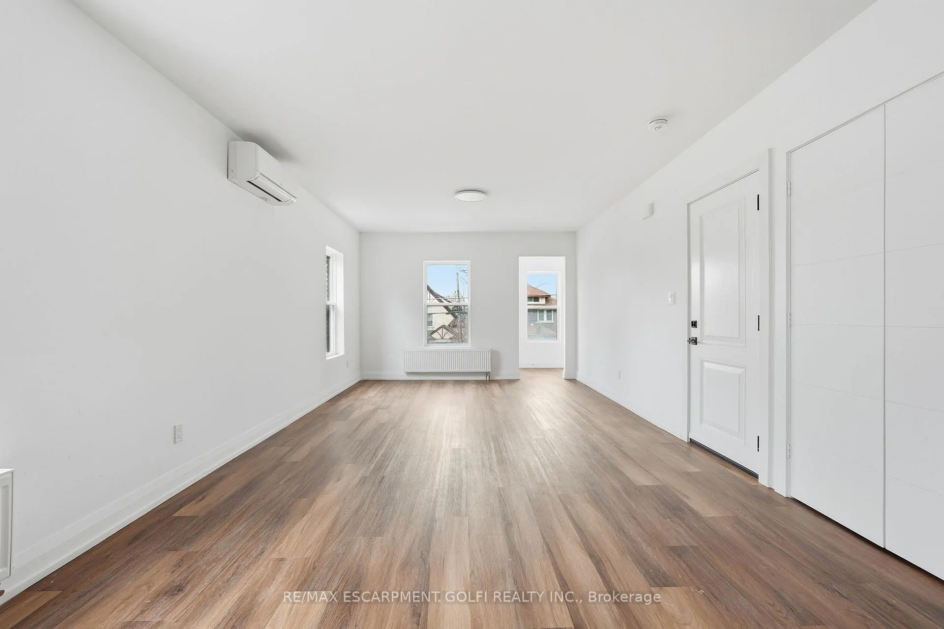 Photo 5 of Unit 4, 4876 Simcoe Street, Niagara Falls, Cherrywood — HOMEH