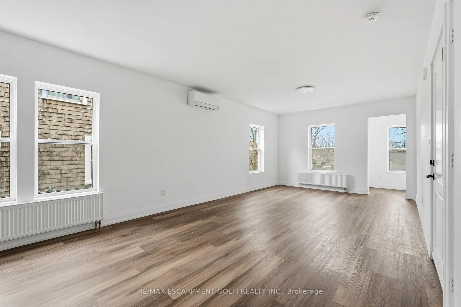Photo 6 of Unit 4, 4876 Simcoe Street, Niagara Falls, Cherrywood — HOMEH