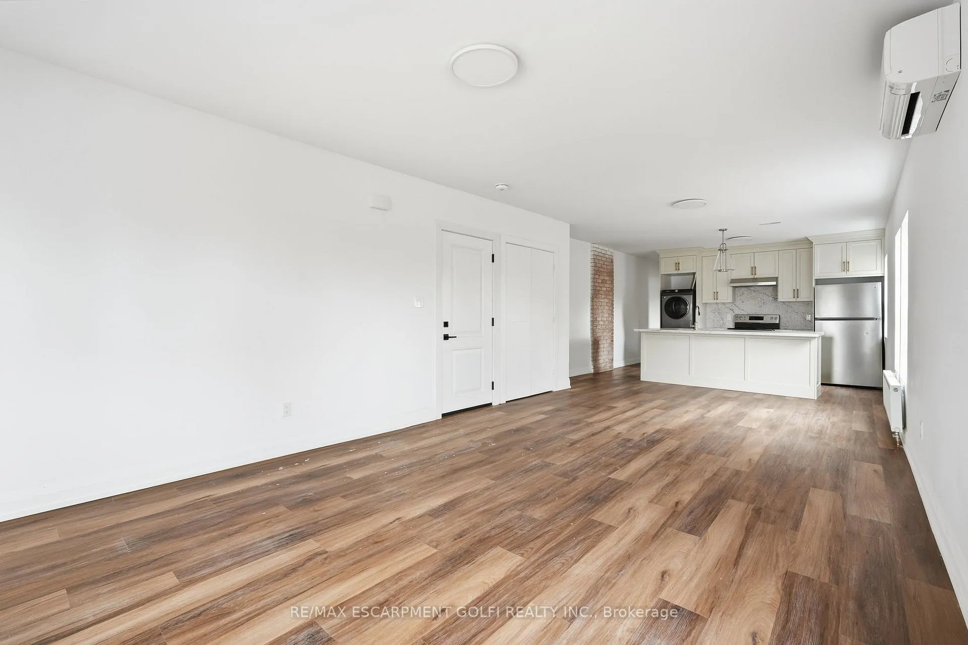 Photo 7 of Unit 4, 4876 Simcoe Street, Niagara Falls, Cherrywood — HOMEH