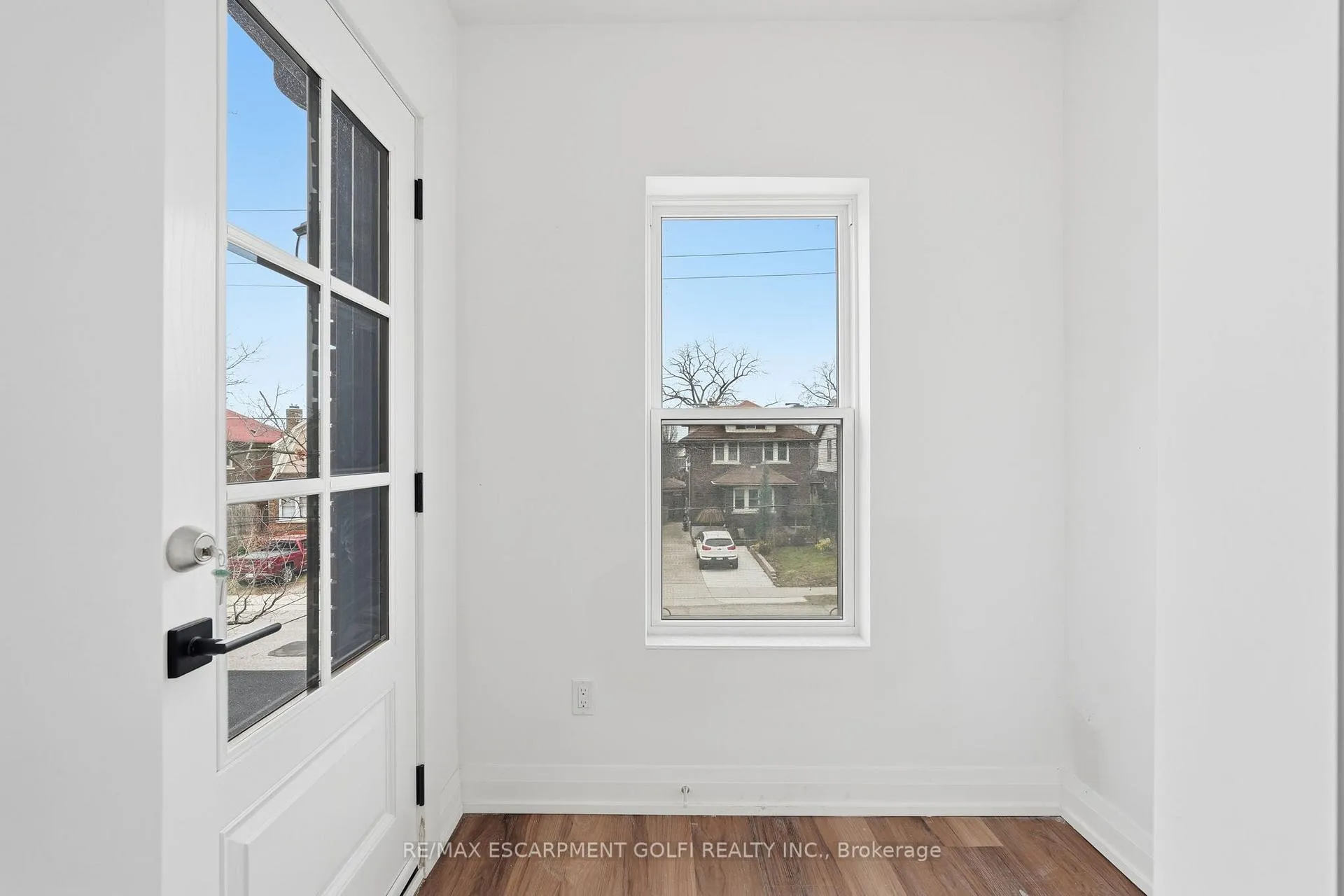 Photo 8 of Unit 4, 4876 Simcoe Street, Niagara Falls, Cherrywood — HOMEH