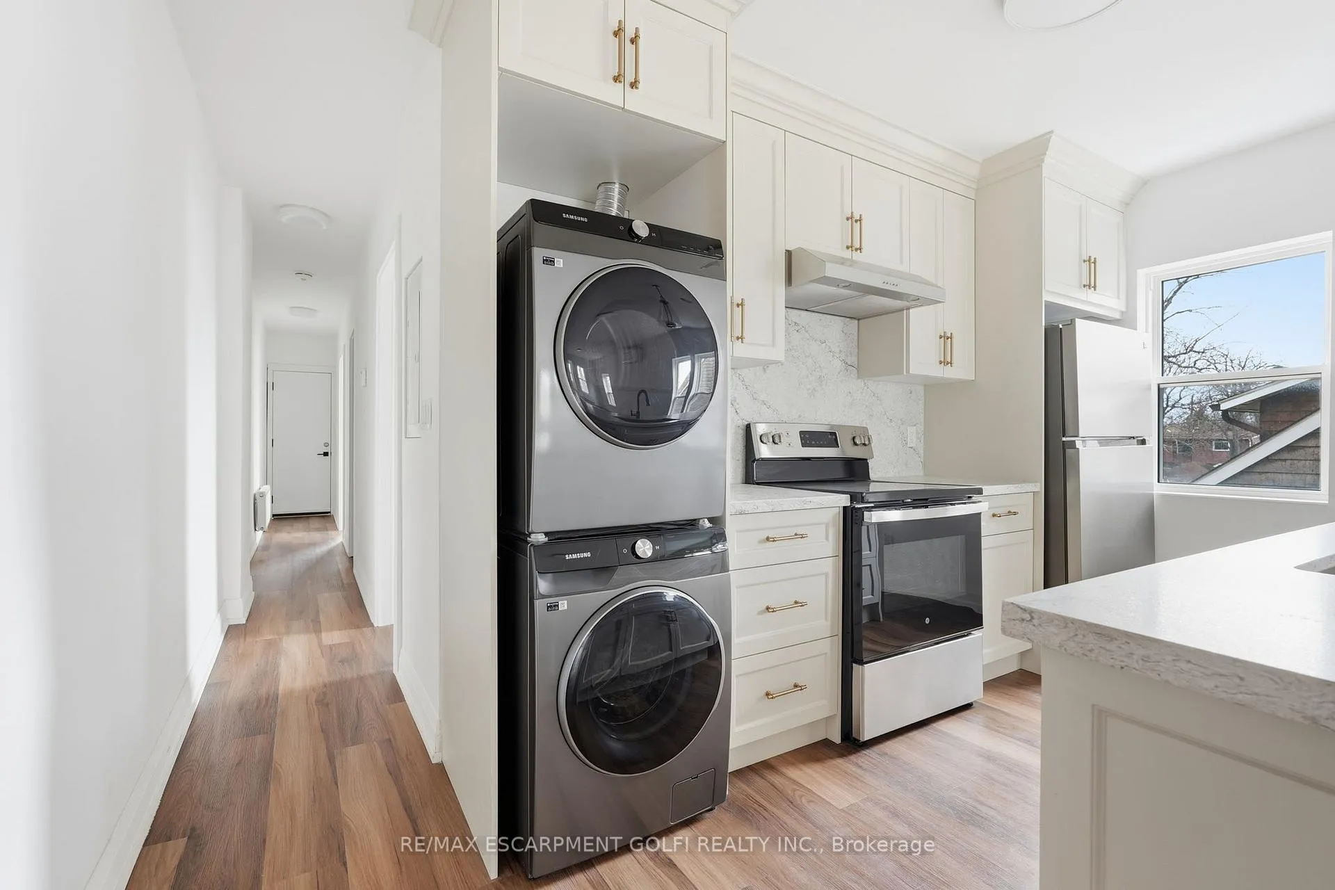 Photo 13 of Unit 4, 4876 Simcoe Street, Niagara Falls, Cherrywood — HOMEH