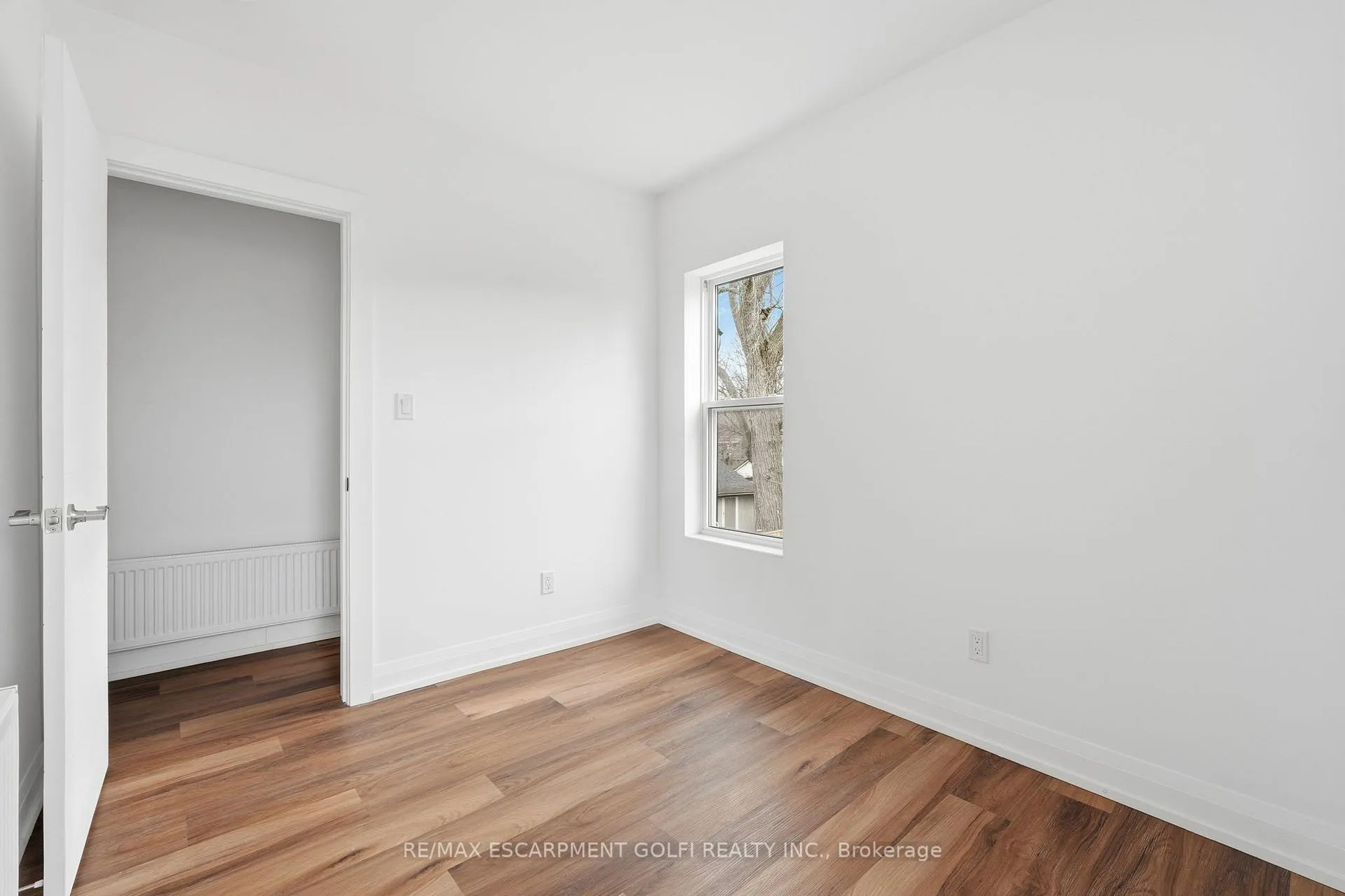Photo 14 of Unit 4, 4876 Simcoe Street, Niagara Falls, Cherrywood — HOMEH