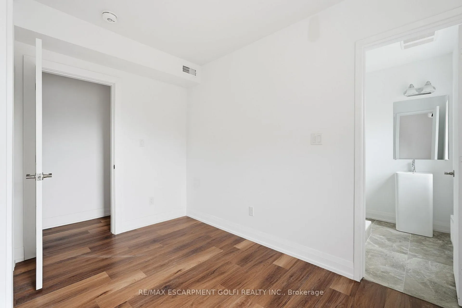 Photo 15 of Unit 4, 4876 Simcoe Street, Niagara Falls, Cherrywood — HOMEH