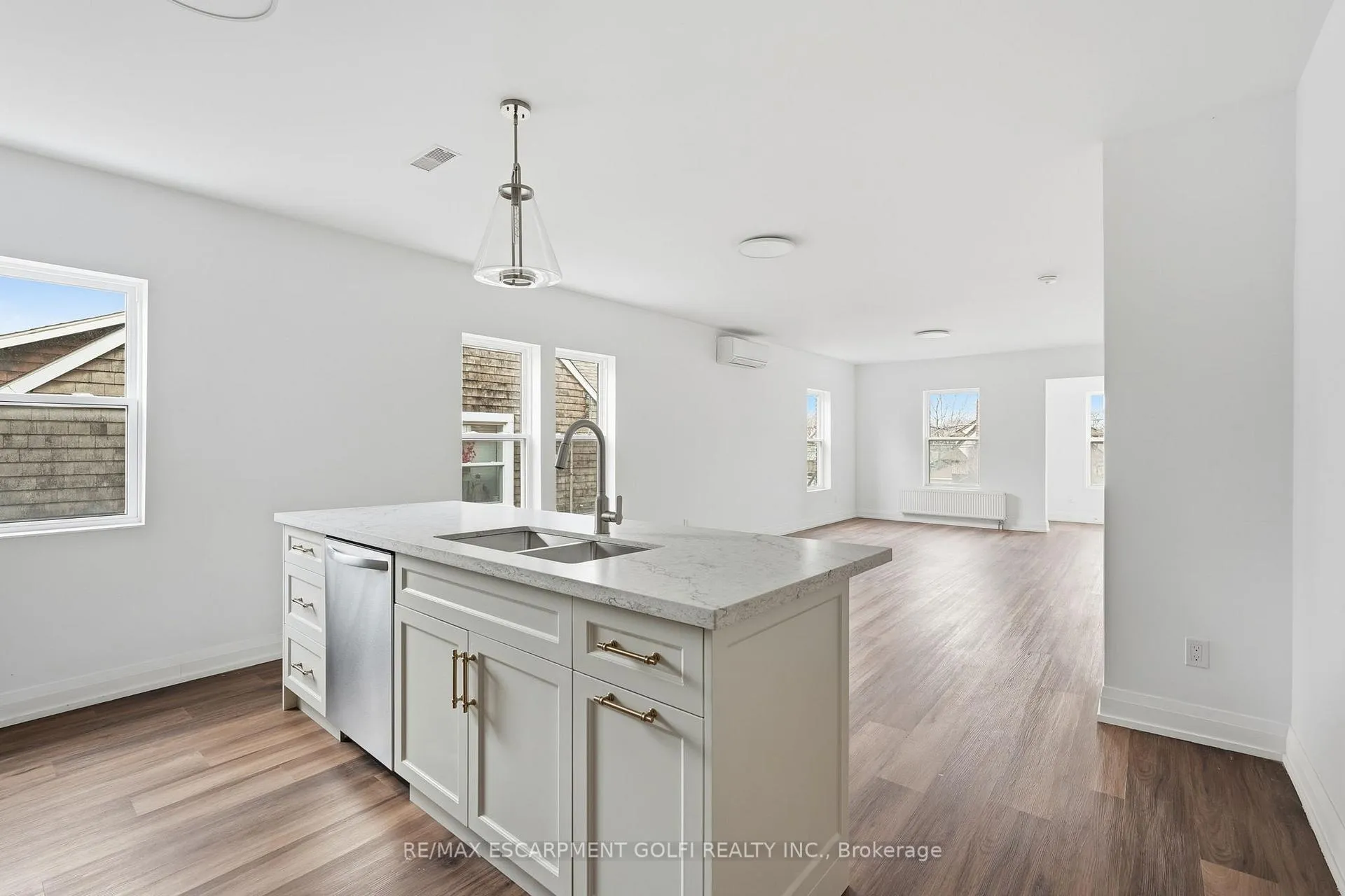 Photo 16 of Unit 4, 4876 Simcoe Street, Niagara Falls, Cherrywood — HOMEH