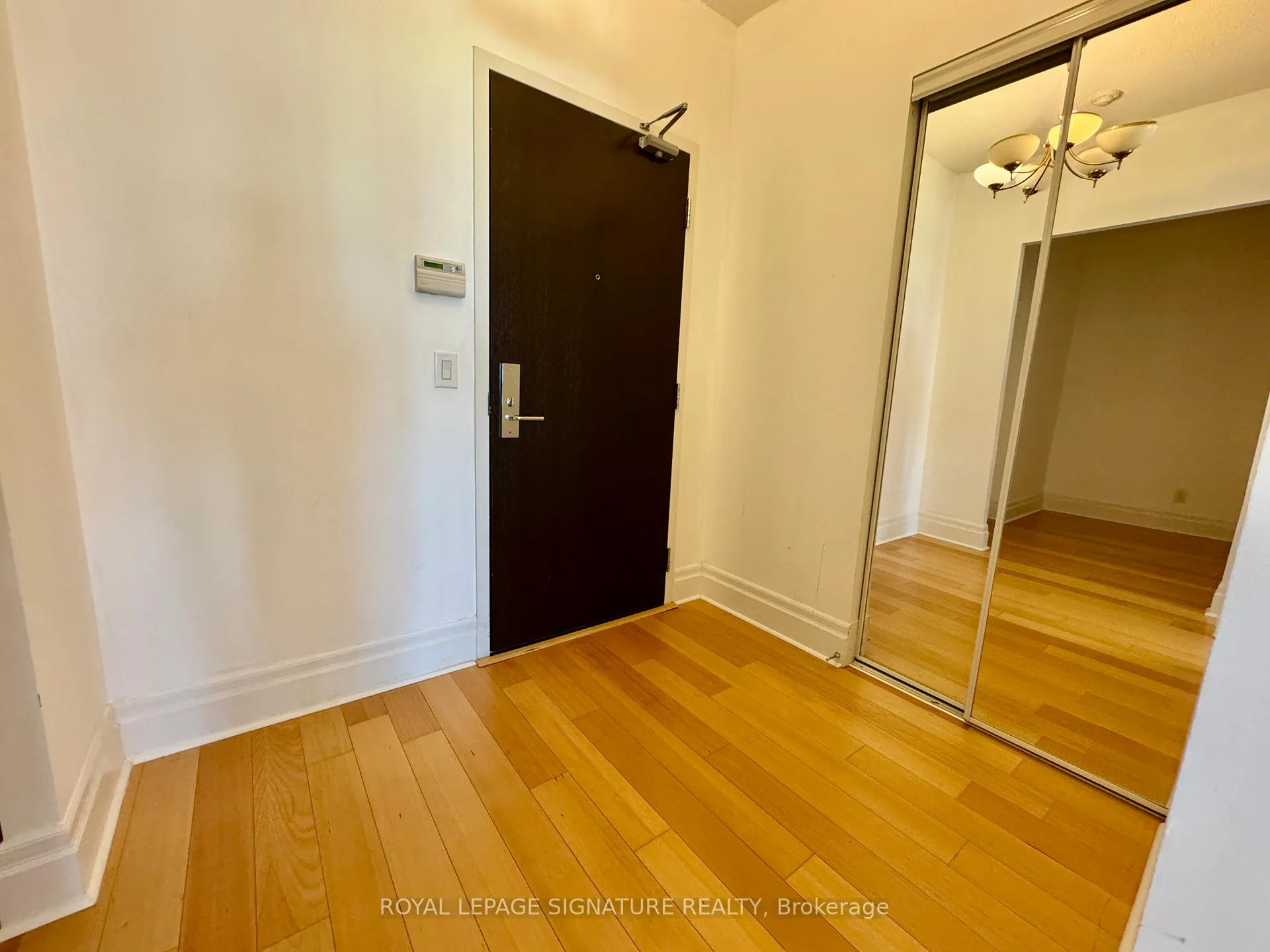 Photo 3 of Unit 306, 131 Upper Duke Crescent, Markham, Unionville — HOMEH
