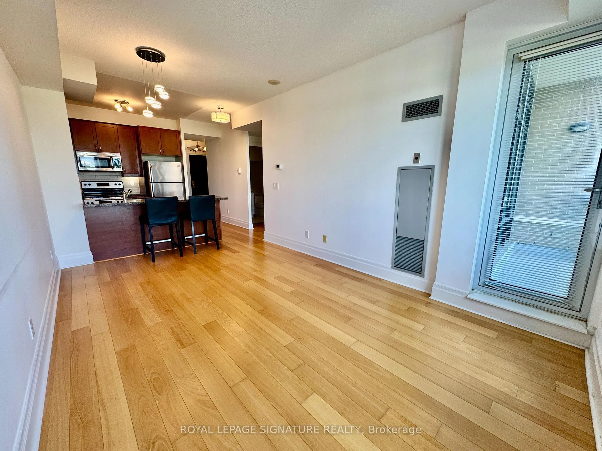 Photo 6 of Unit 306, 131 Upper Duke Crescent, Markham, Unionville — HOMEH