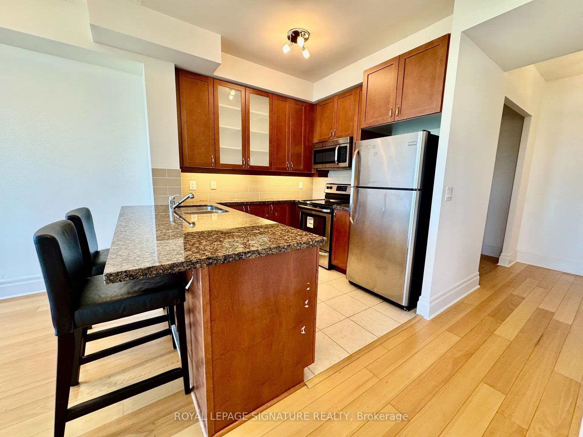 Photo 7 of Unit 306, 131 Upper Duke Crescent, Markham, Unionville — HOMEH