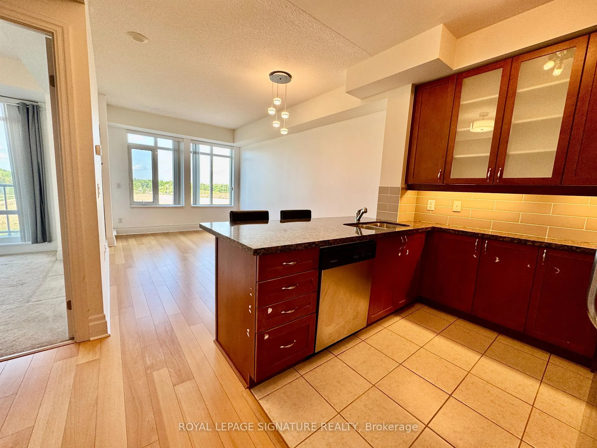 Photo 8 of Unit 306, 131 Upper Duke Crescent, Markham, Unionville — HOMEH