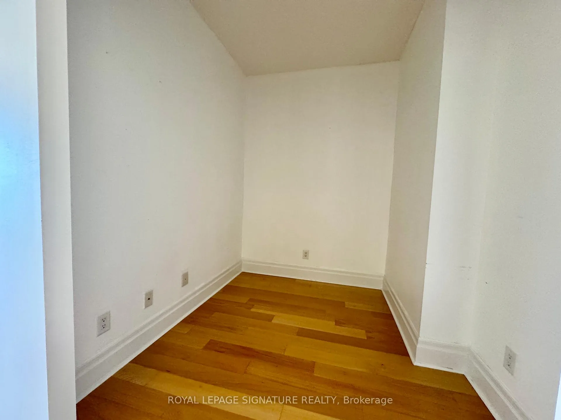 Photo 10 of Unit 306, 131 Upper Duke Crescent, Markham, Unionville — HOMEH
