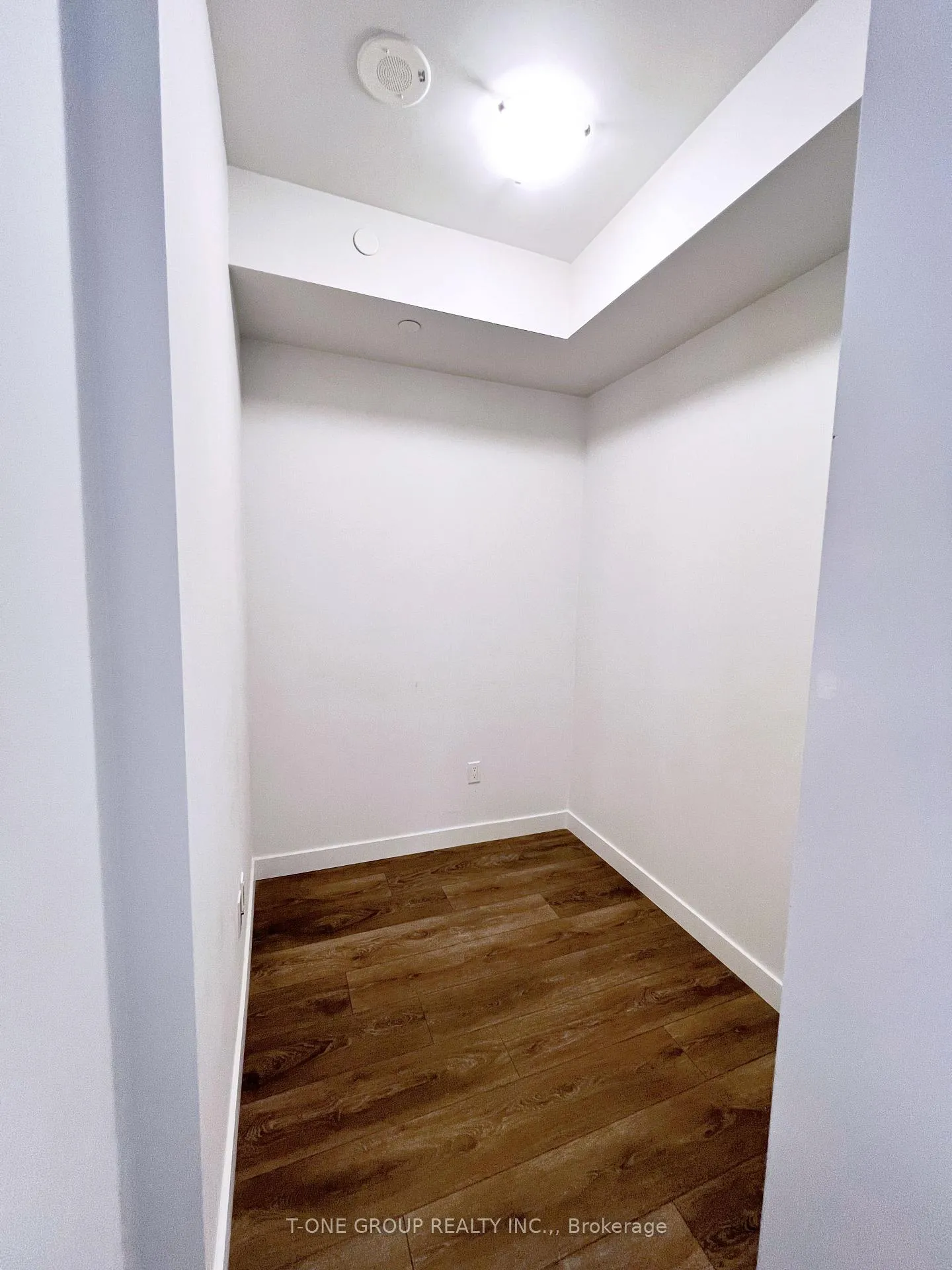 Photo 3 of Unit 5304, 8 Eglinton Avenue E, Toronto, Yonge-Eglinton — HOMEH