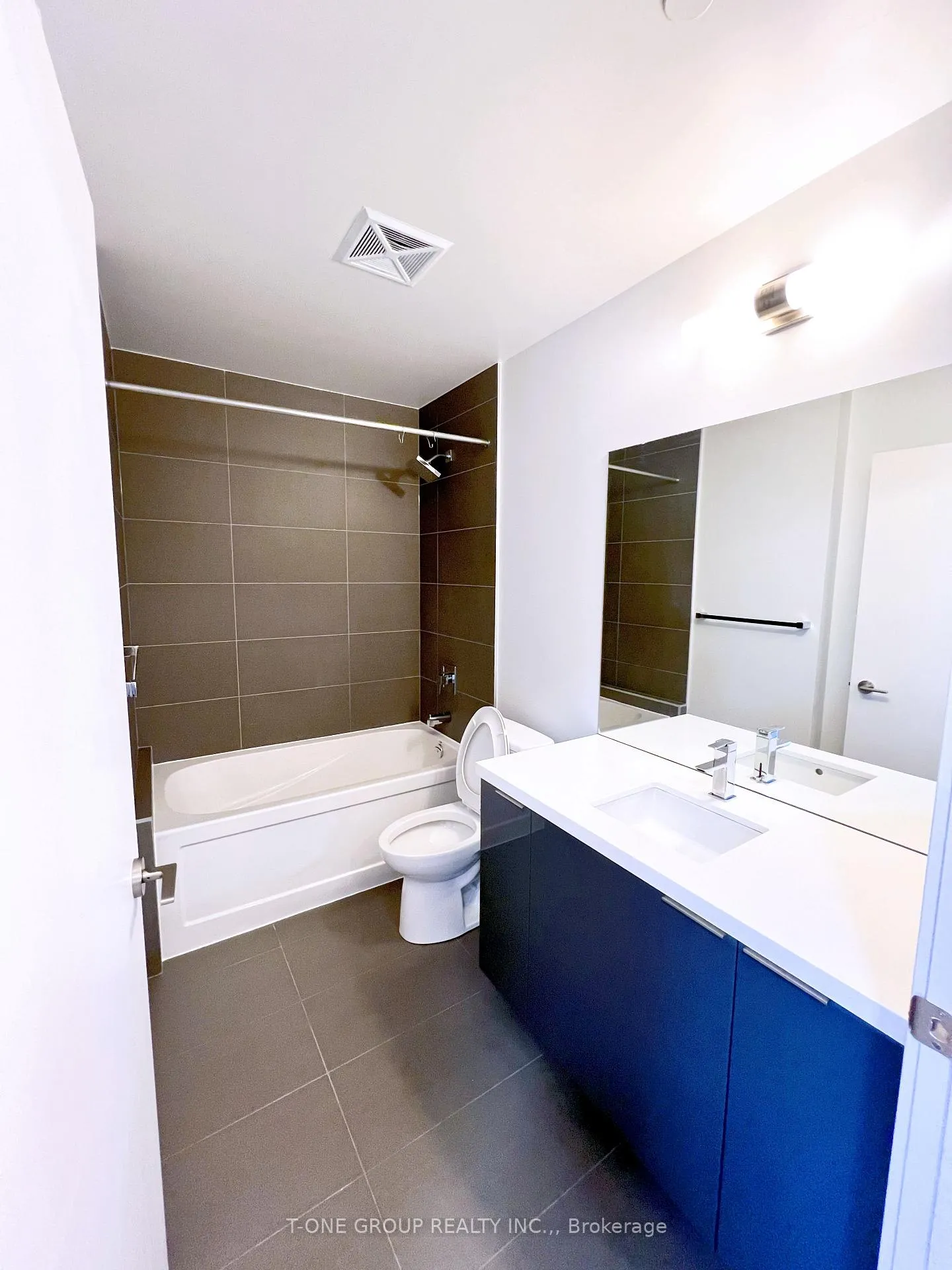 Photo 4 of Unit 5304, 8 Eglinton Avenue E, Toronto, Yonge-Eglinton — HOMEH
