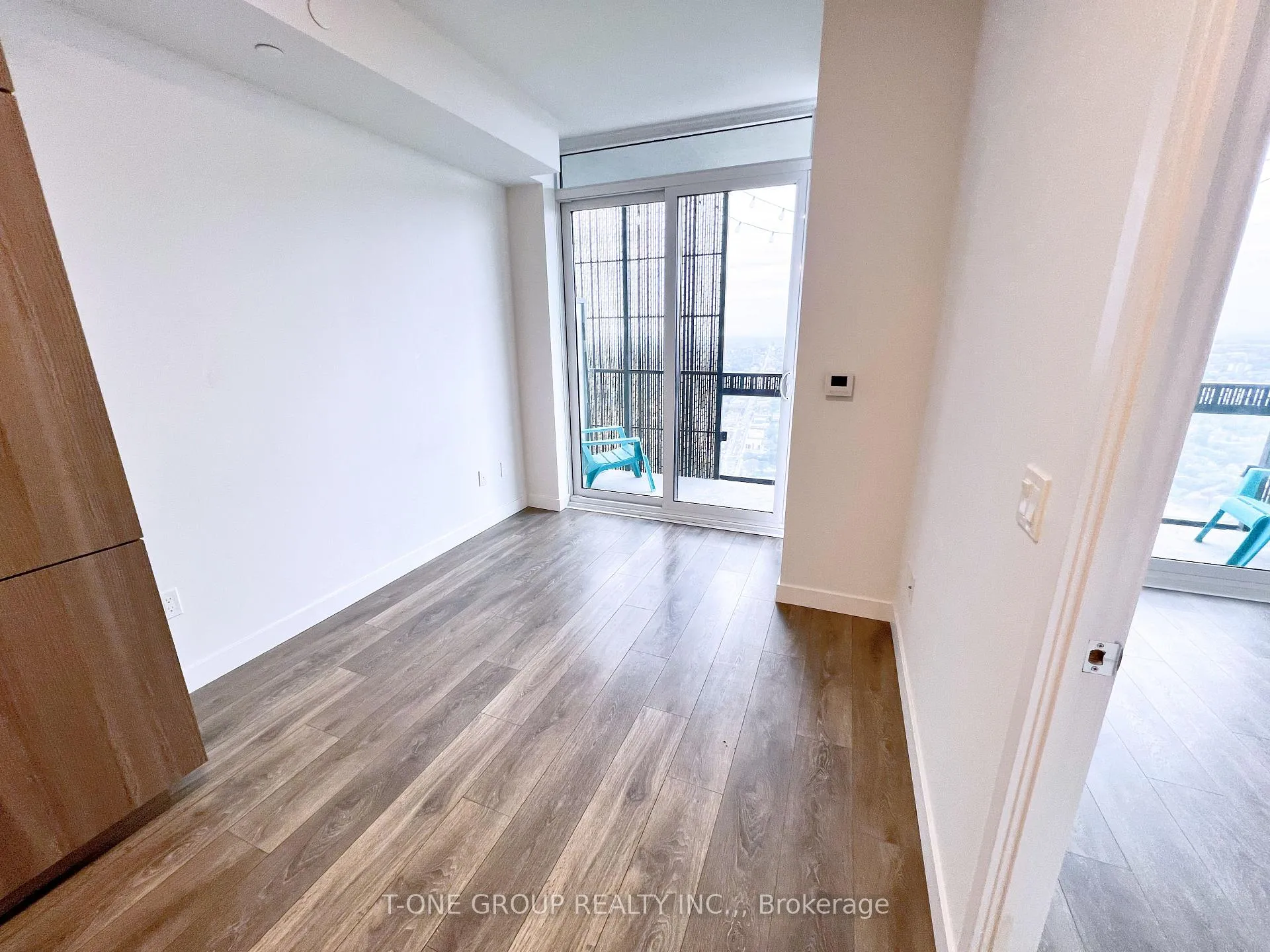 Photo 5 of Unit 5304, 8 Eglinton Avenue E, Toronto, Yonge-Eglinton — HOMEH