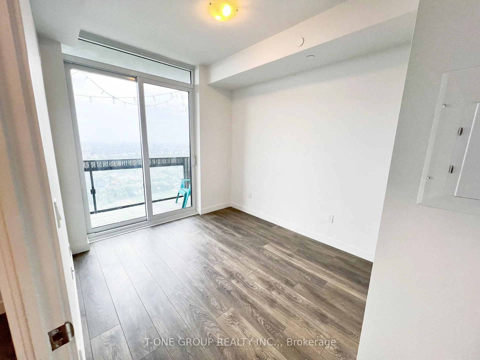 Photo 7 of Unit 5304, 8 Eglinton Avenue E, Toronto, Yonge-Eglinton — HOMEH