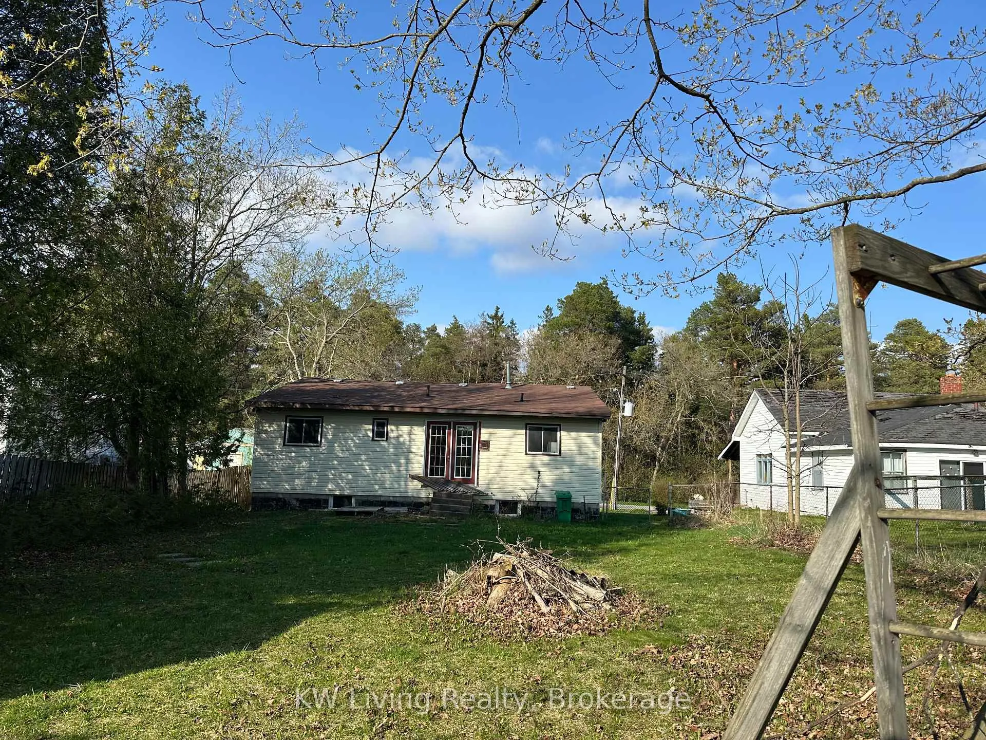 Photo 2 of 50 Cardwell Street, Caledon, Alton — HOMEH
