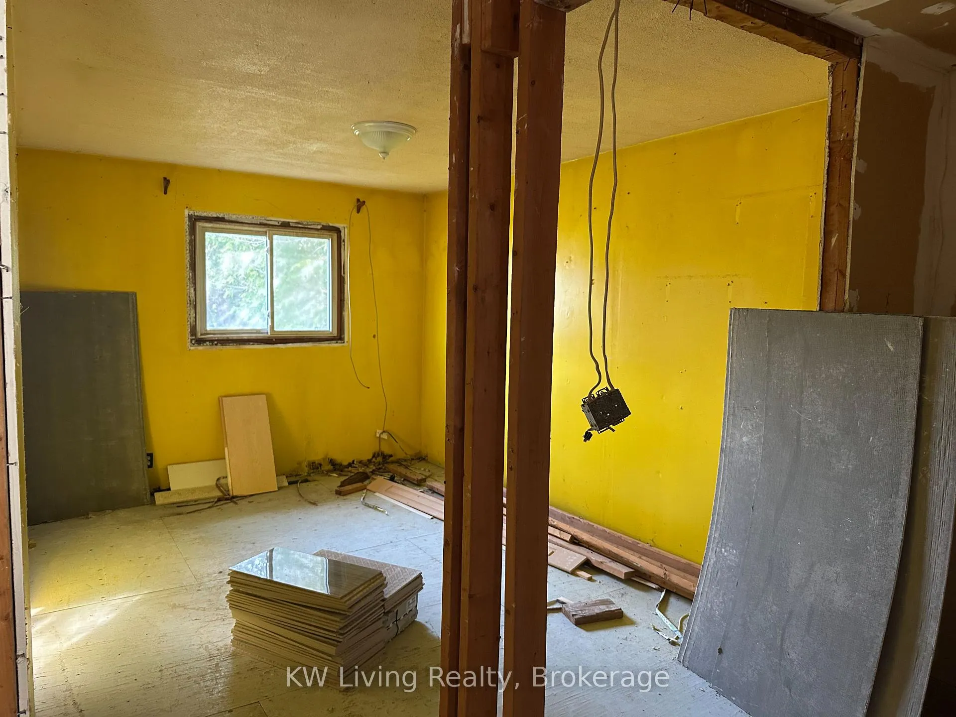 Photo 7 of 50 Cardwell Street, Caledon, Alton — HOMEH