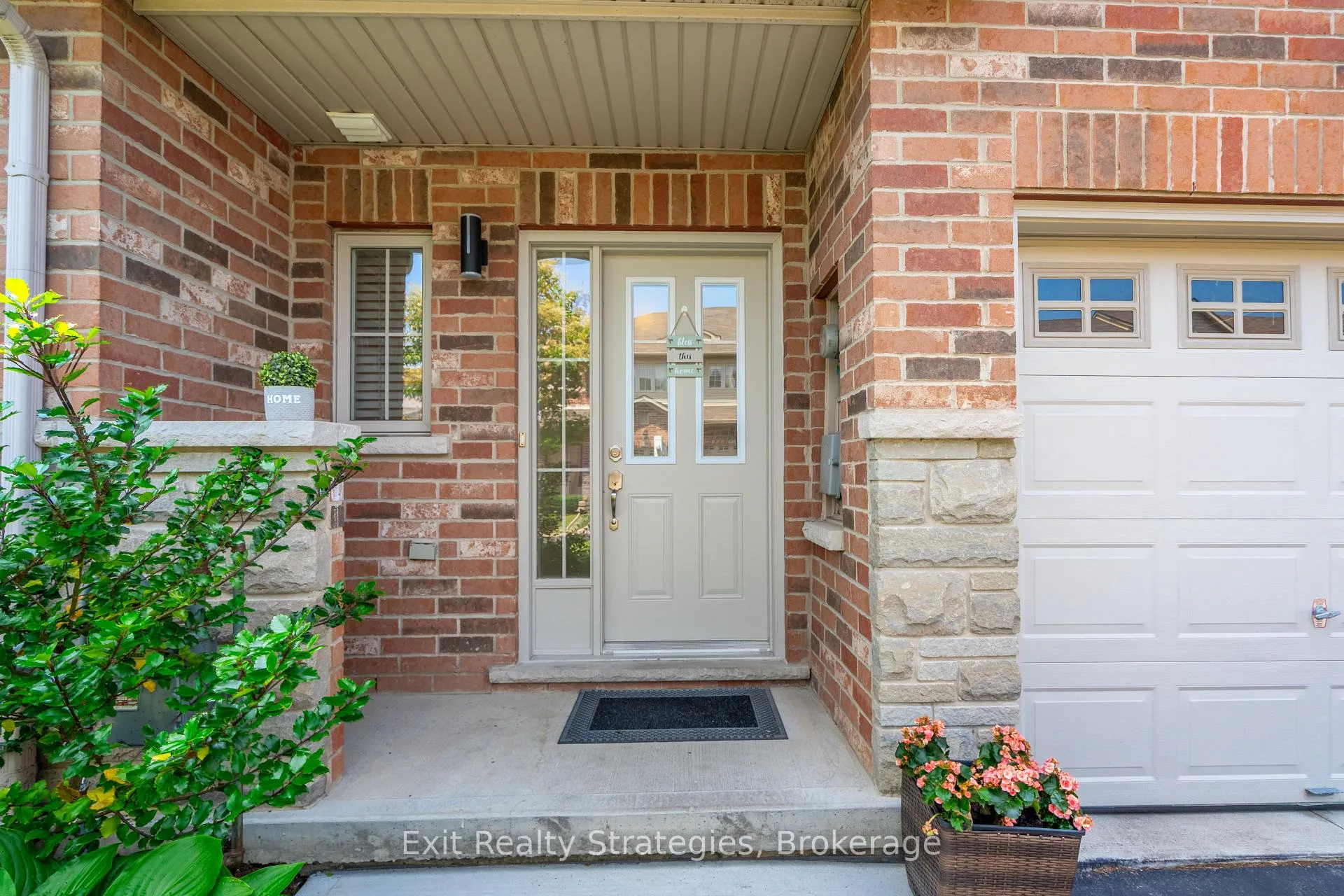 Photo 3 of 15 Marina Point Crescent, Hamilton, Winona — HOMEH