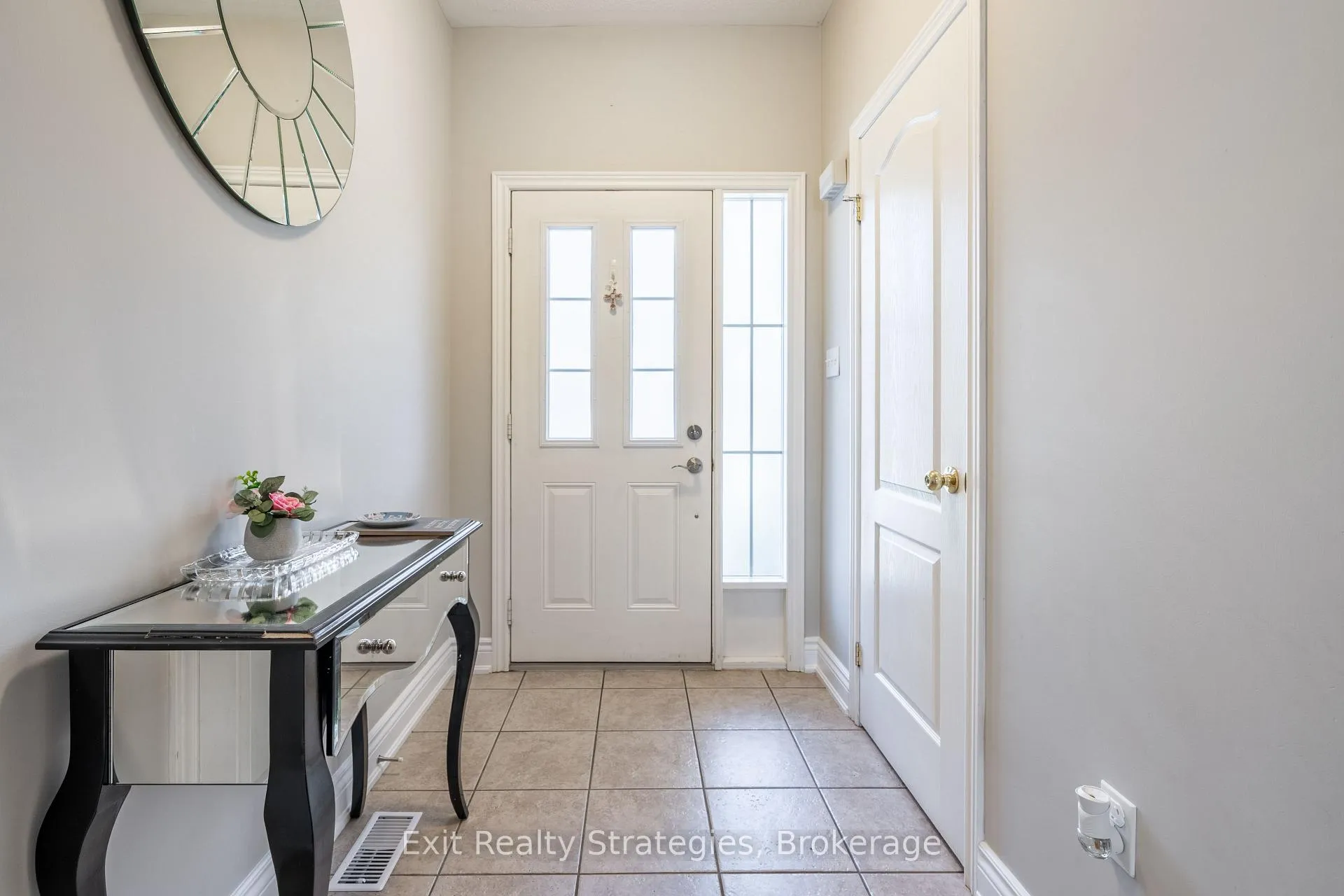 Photo 4 of 15 Marina Point Crescent, Hamilton, Winona — HOMEH