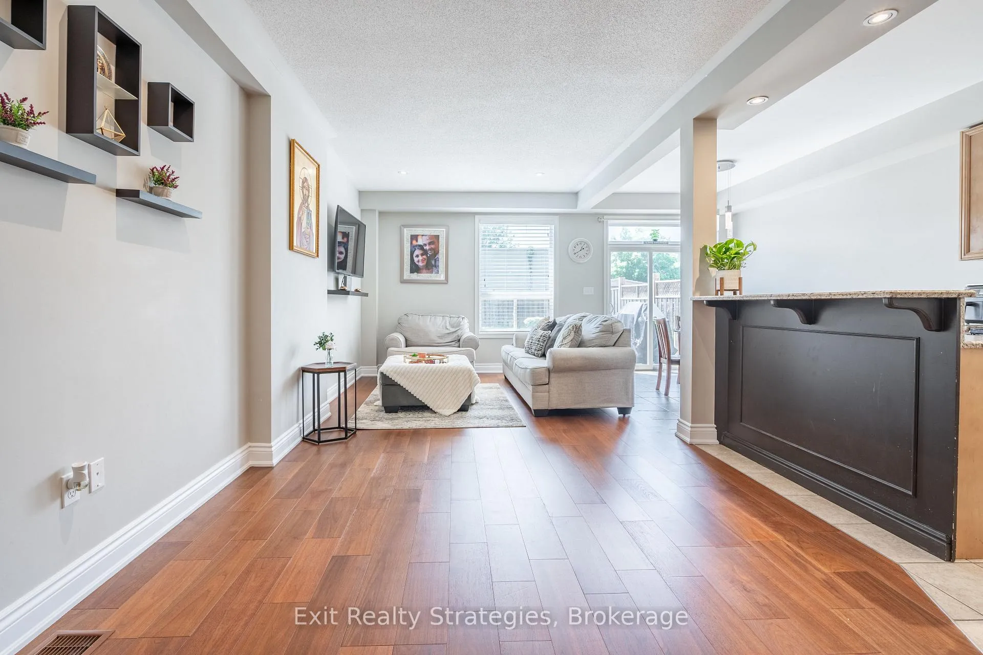 Photo 9 of 15 Marina Point Crescent, Hamilton, Winona — HOMEH