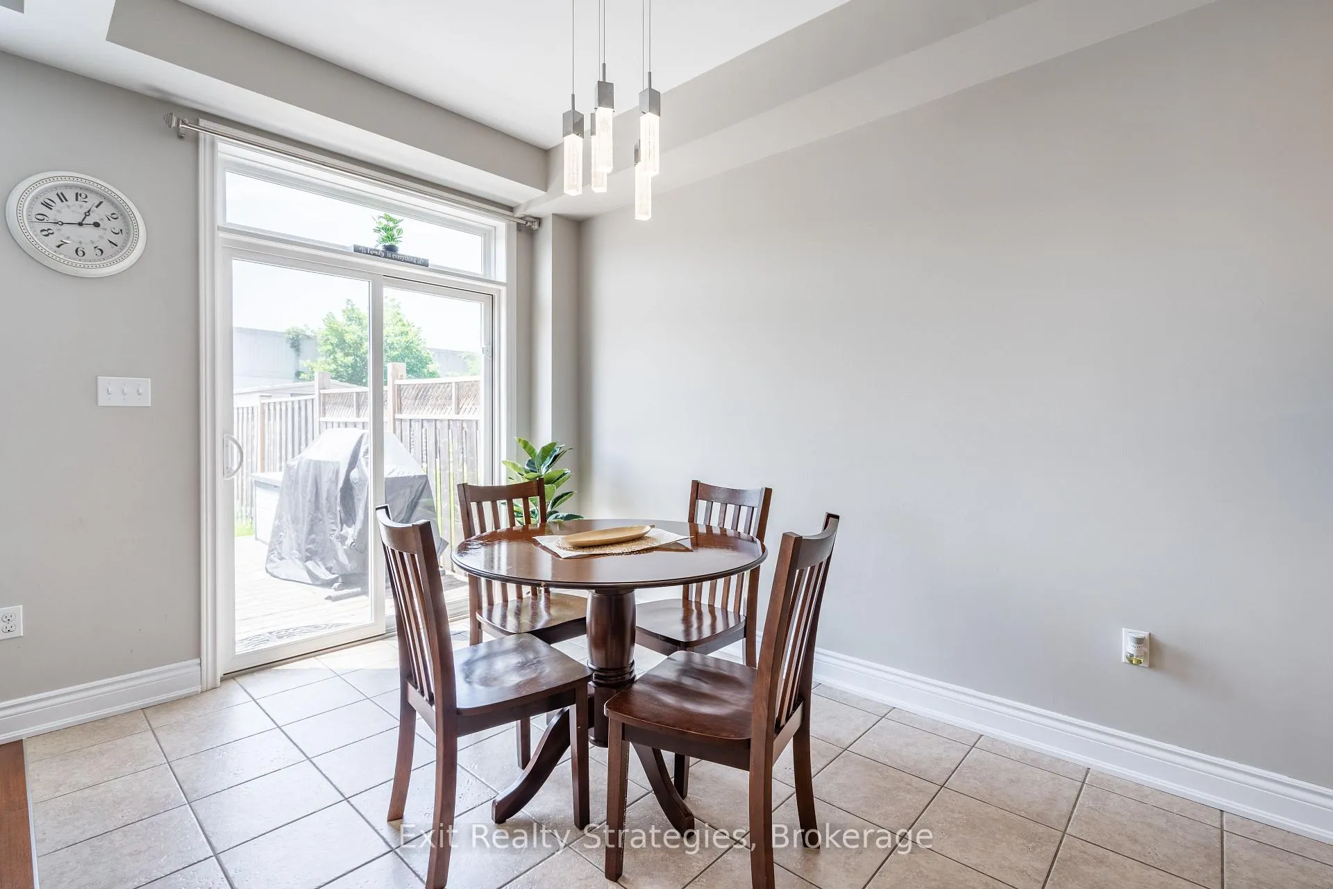 Photo 15 of 15 Marina Point Crescent, Hamilton, Winona — HOMEH