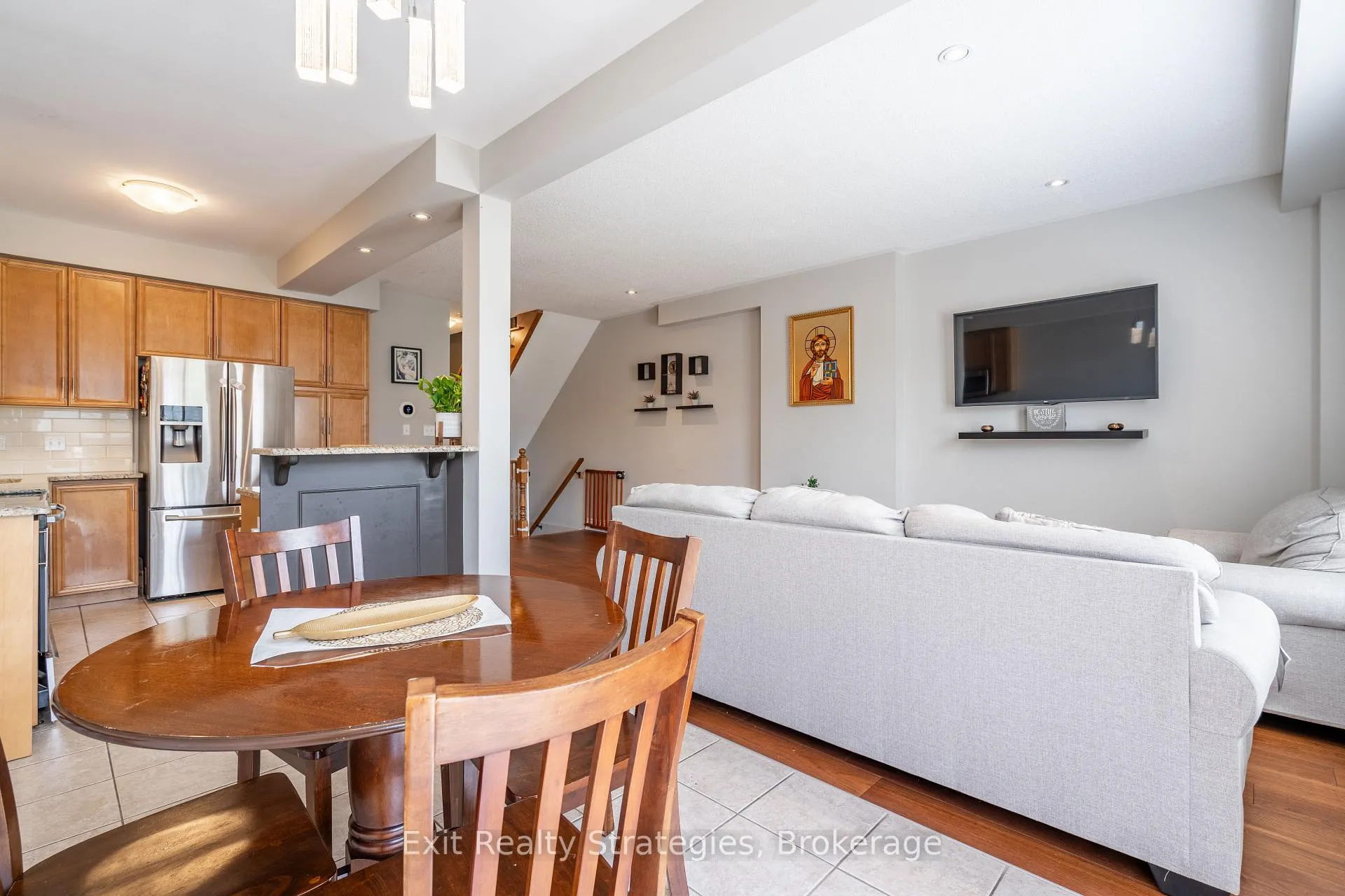Photo 16 of 15 Marina Point Crescent, Hamilton, Winona — HOMEH