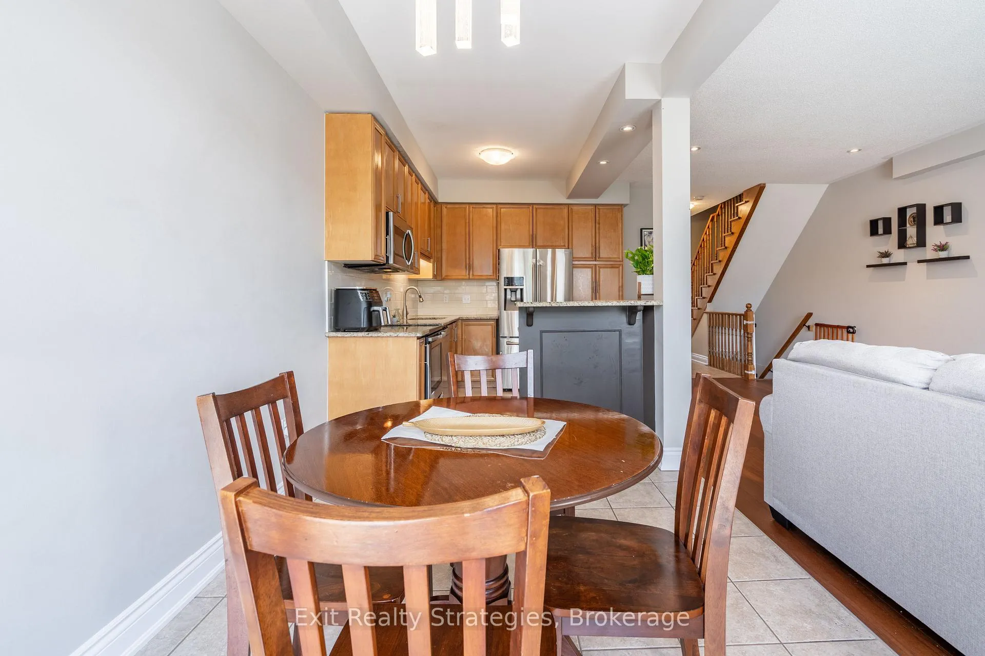 Photo 17 of 15 Marina Point Crescent, Hamilton, Winona — HOMEH