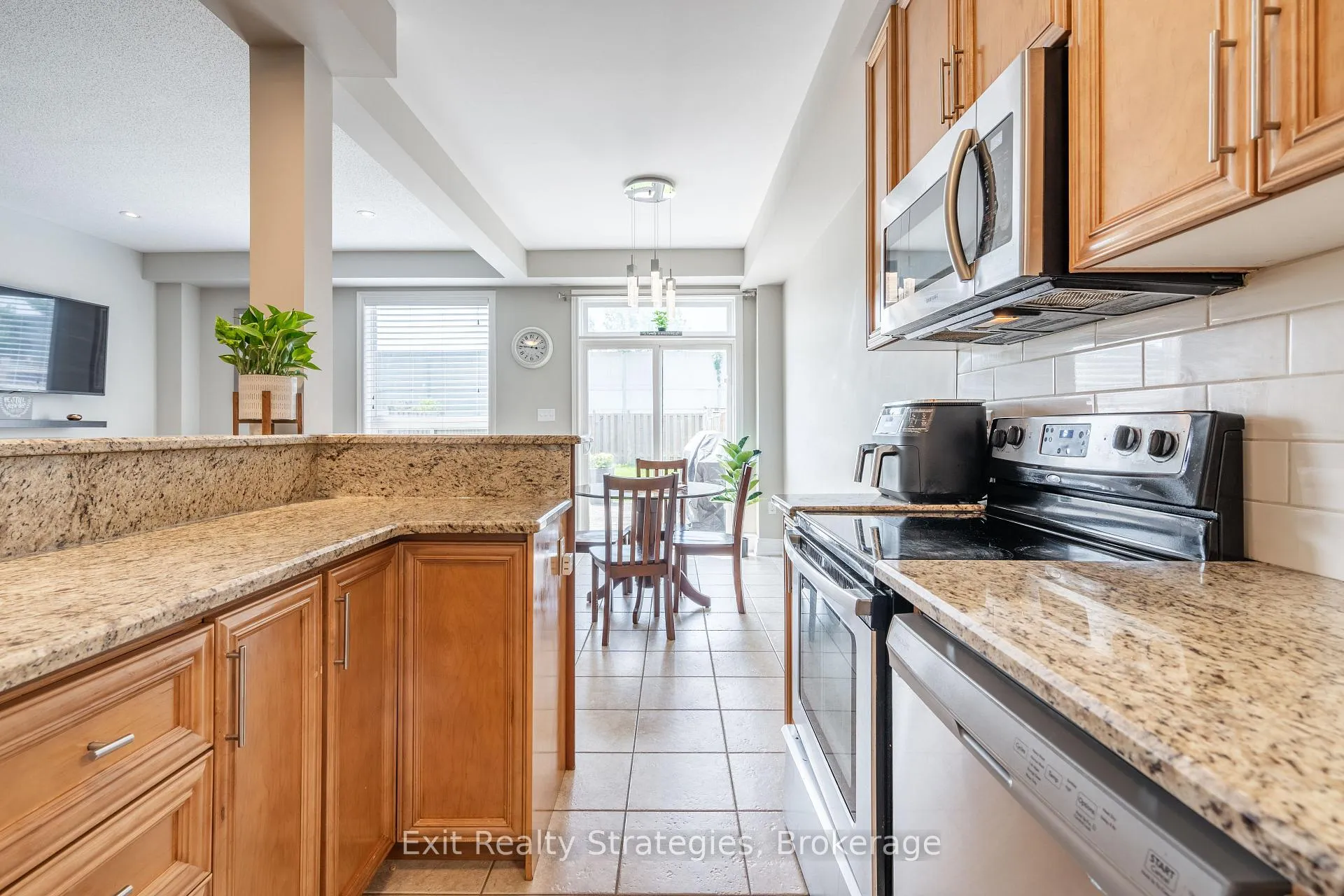 Photo 21 of 15 Marina Point Crescent, Hamilton, Winona — HOMEH