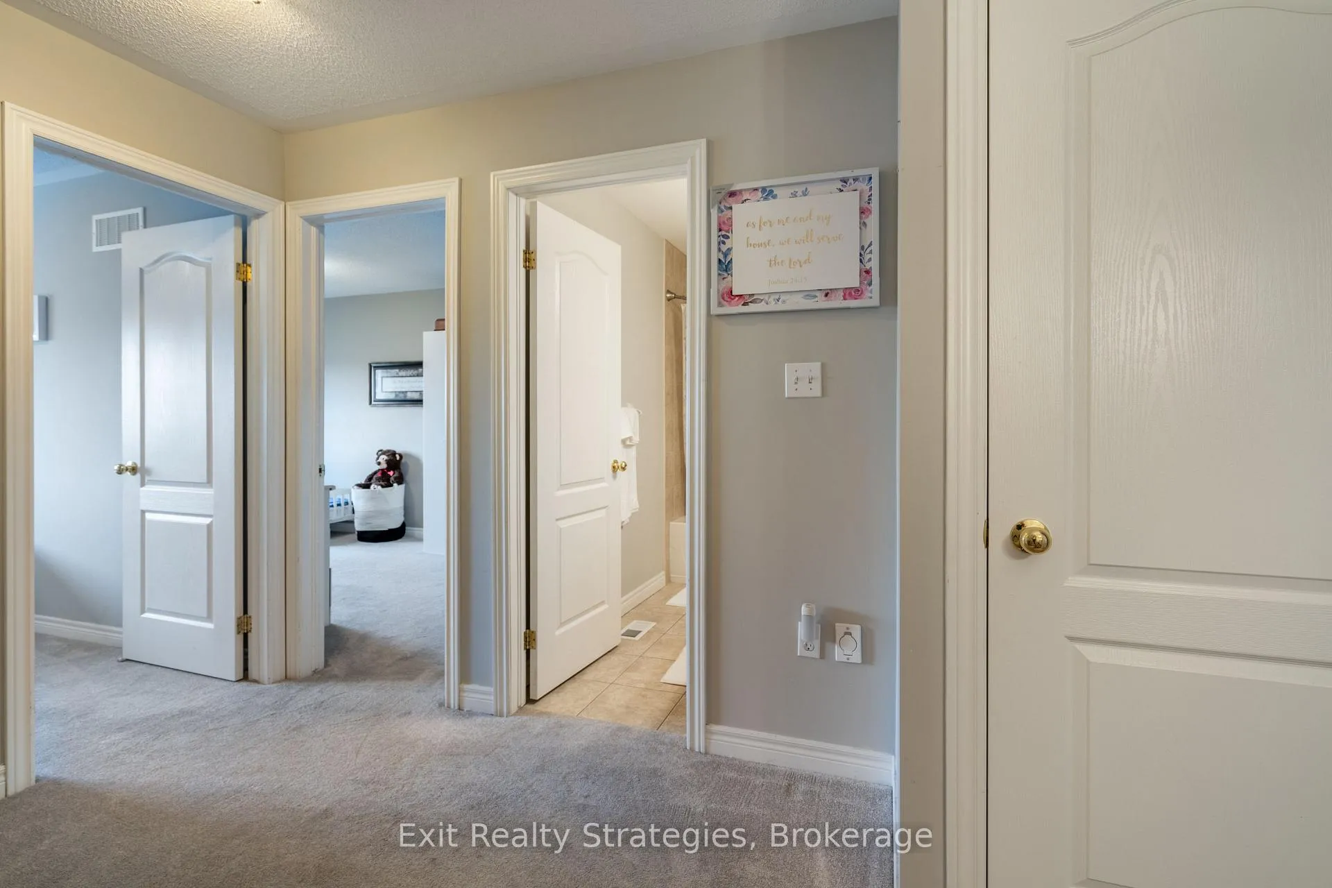 Photo 22 of 15 Marina Point Crescent, Hamilton, Winona — HOMEH