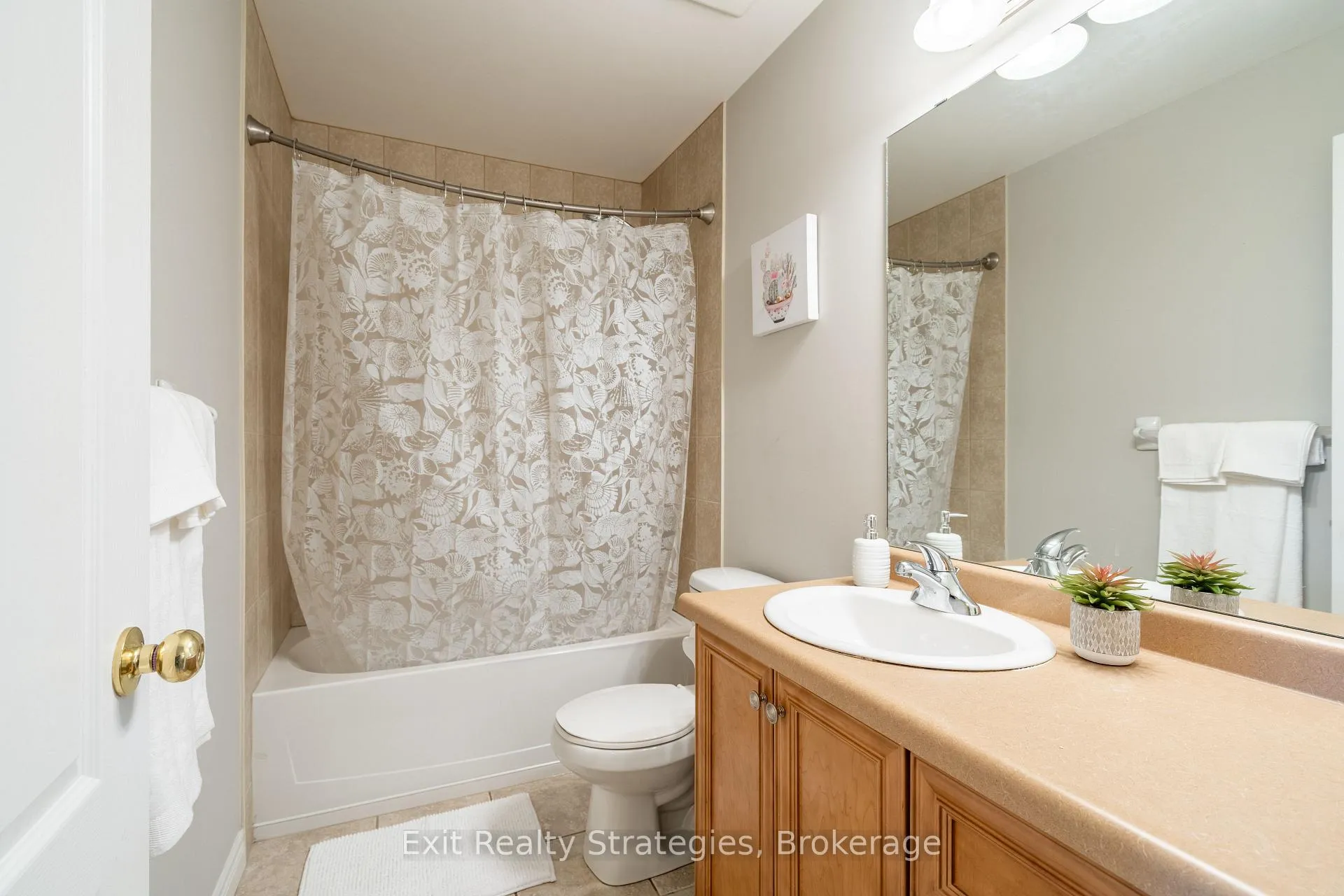 Photo 25 of 15 Marina Point Crescent, Hamilton, Winona — HOMEH